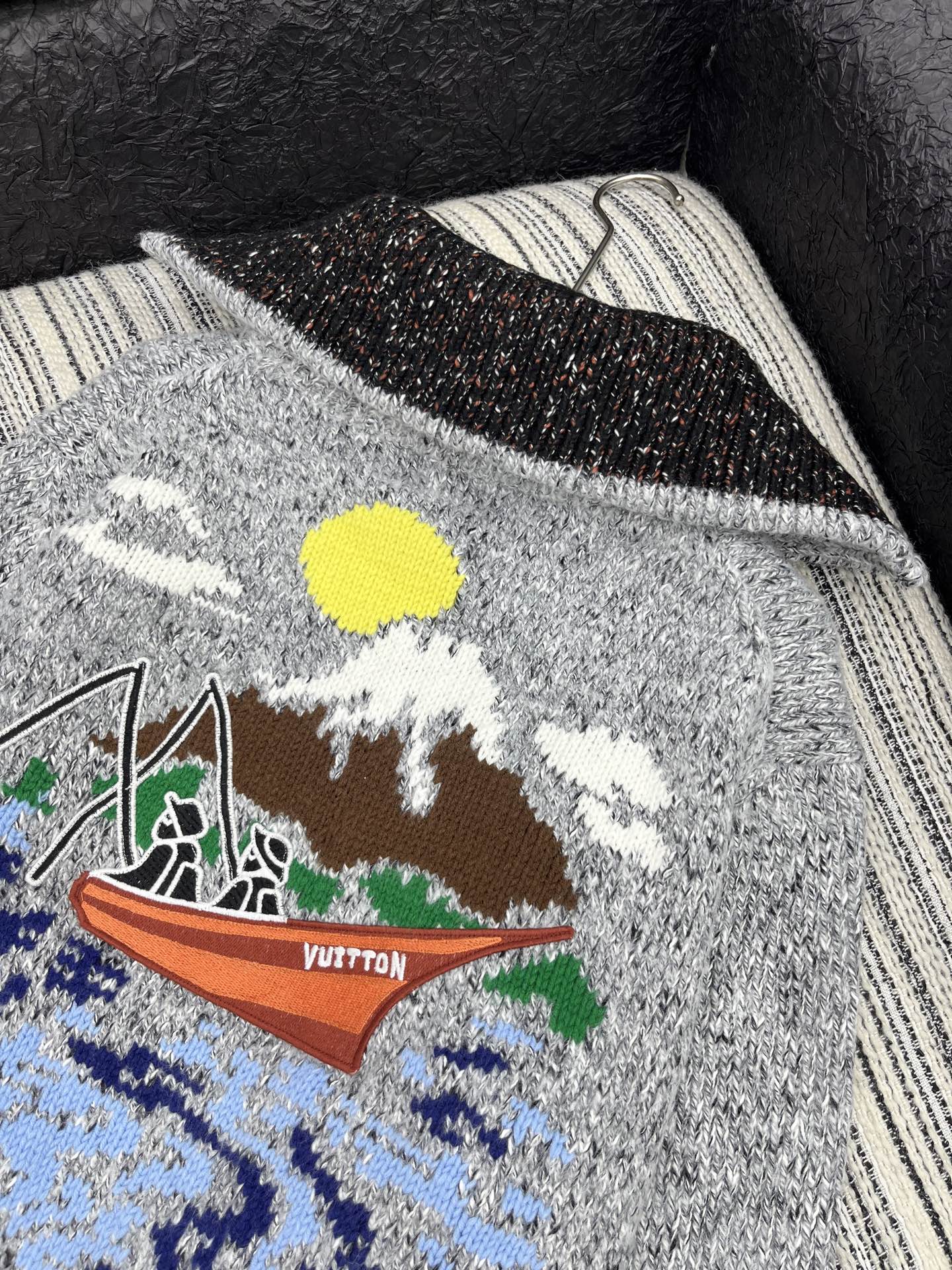 🛒𝐍𝐄𝐖 · 𝟐𝟎𝟐5/爆款现货【原版定制】Lv｜25秋冬新款慵懒撞色翻领外套，谁穿谁好看!精致设计，简