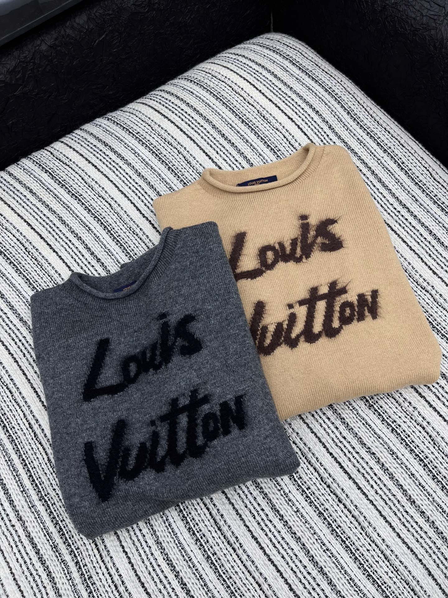 🛒𝐍𝐄𝐖 · 𝟐𝟎𝟐5/爆款现货原单品质 Lv*｜25新品字母提花针织衫精致常规版型上身巨显瘦！定制重工