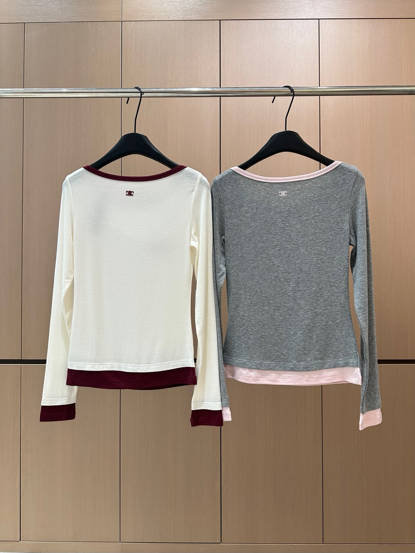 🛒𝐍𝐄𝐖 · 𝟐𝟎𝟐5/爆款现货设计师 原创｜2025新款圆领天丝羊毛假两件打底衫云感舒适的系列！上身的