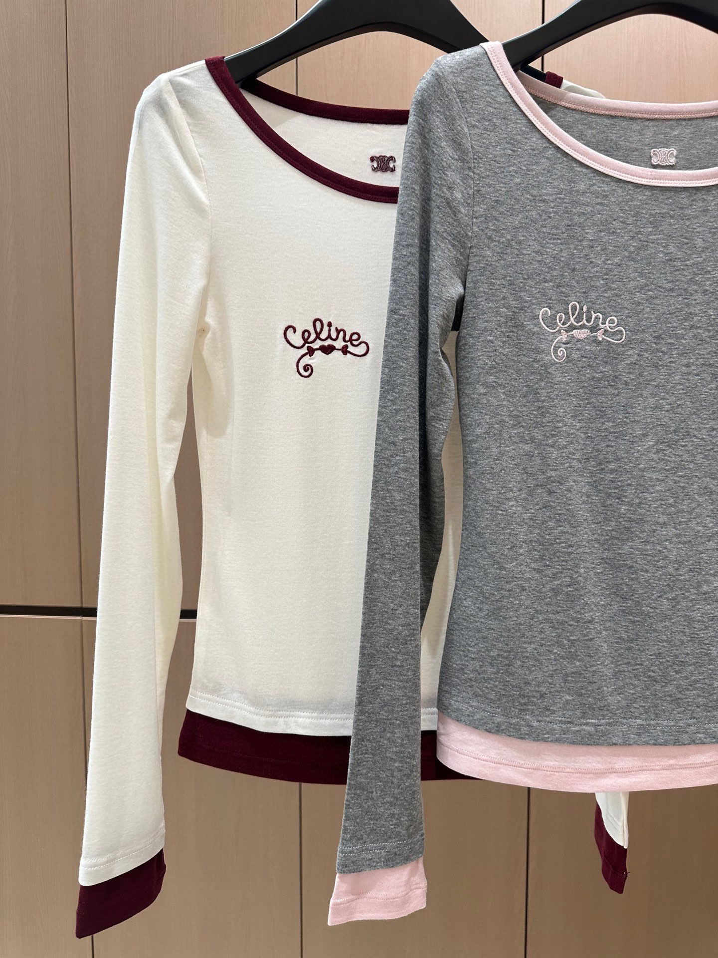 🛒𝐍𝐄𝐖 · 𝟐𝟎𝟐5/爆款现货设计师 原创｜2025新款圆领天丝羊毛假两件打底衫云感舒适的系列！上身的