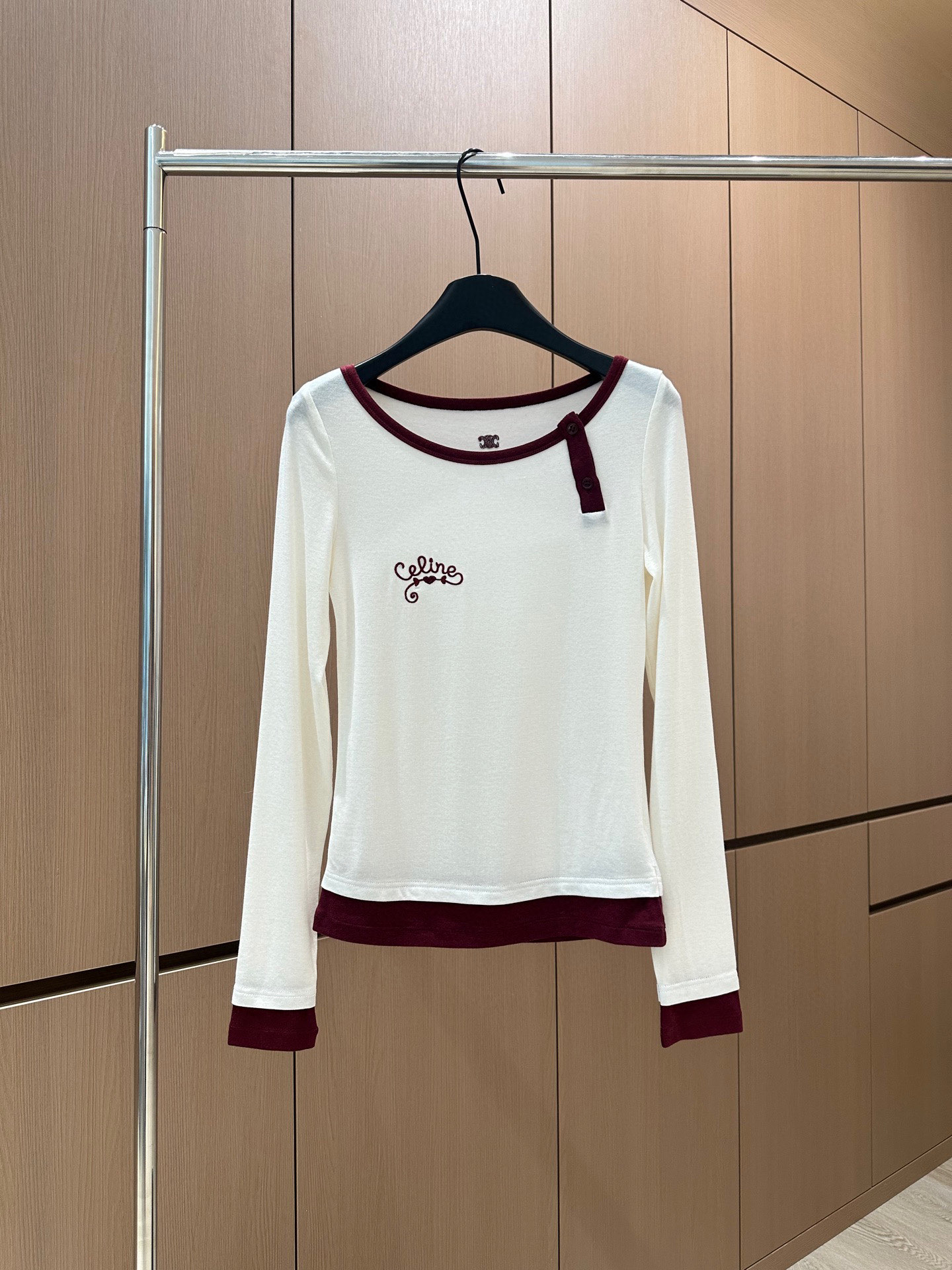 🛒𝐍𝐄𝐖 · 𝟐𝟎𝟐5/爆款现货设计师 原创｜2025新款圆领天丝羊毛假两件打底衫云感舒适的系列！上身的