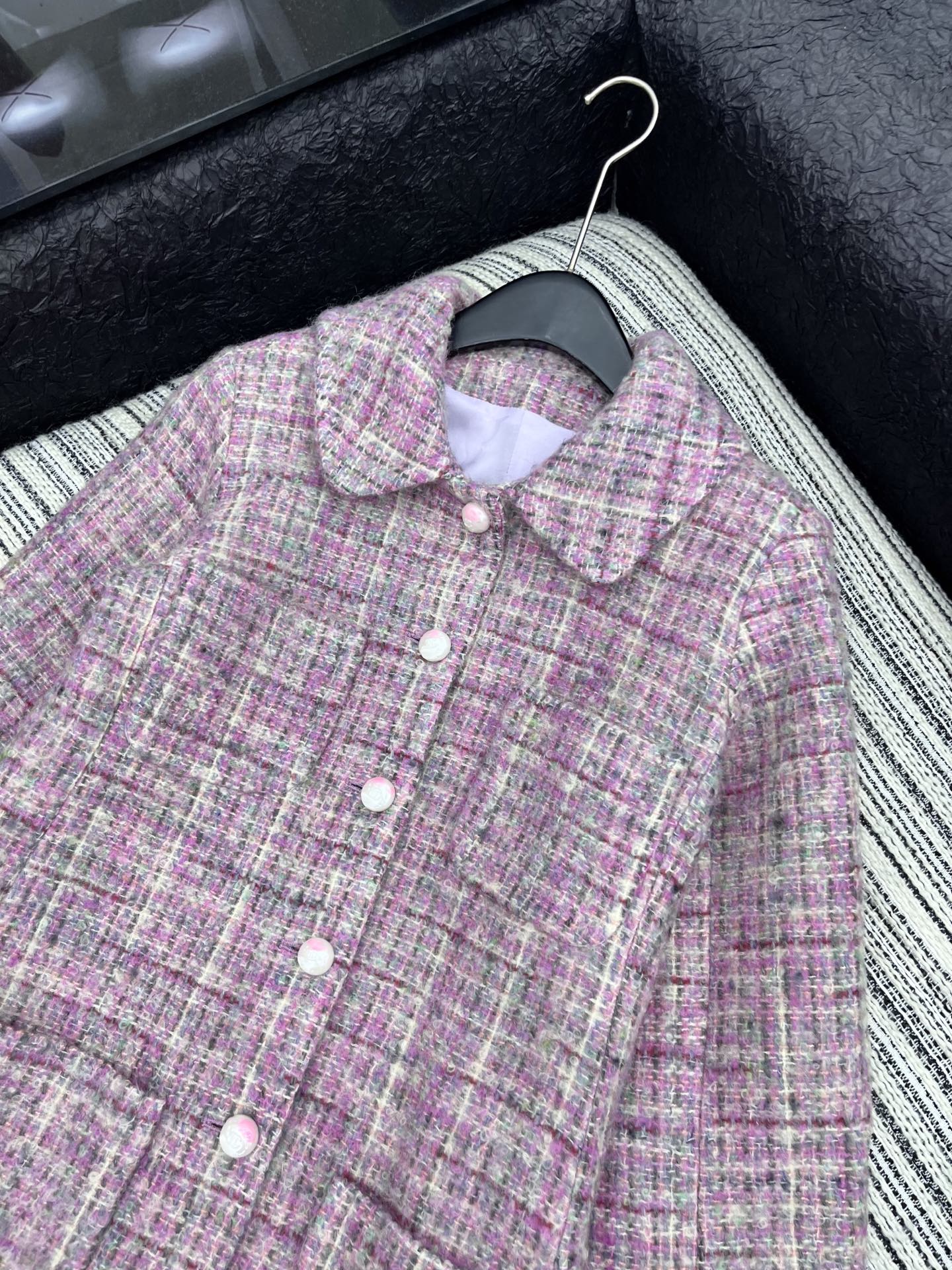 🛒𝐍𝐄𝐖 · 𝟐𝟎𝟐5/爆款现货【原版定制】Chan*｜2025新品编织粗花呢翻领格纹长款外套定制YB进