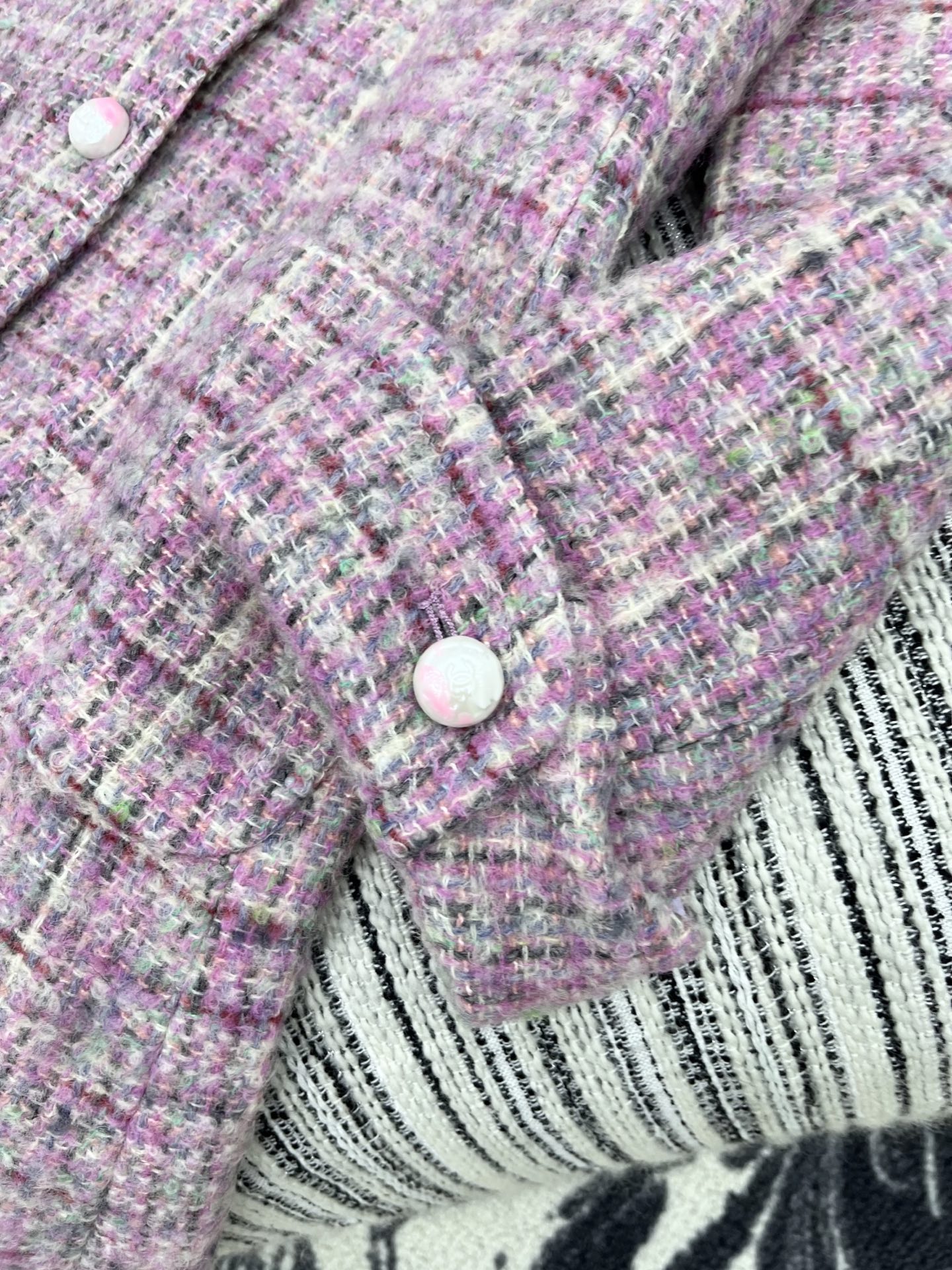 🛒𝐍𝐄𝐖 · 𝟐𝟎𝟐5/爆款现货【原版定制】Chan*｜2025新品编织粗花呢翻领格纹长款外套定制YB进