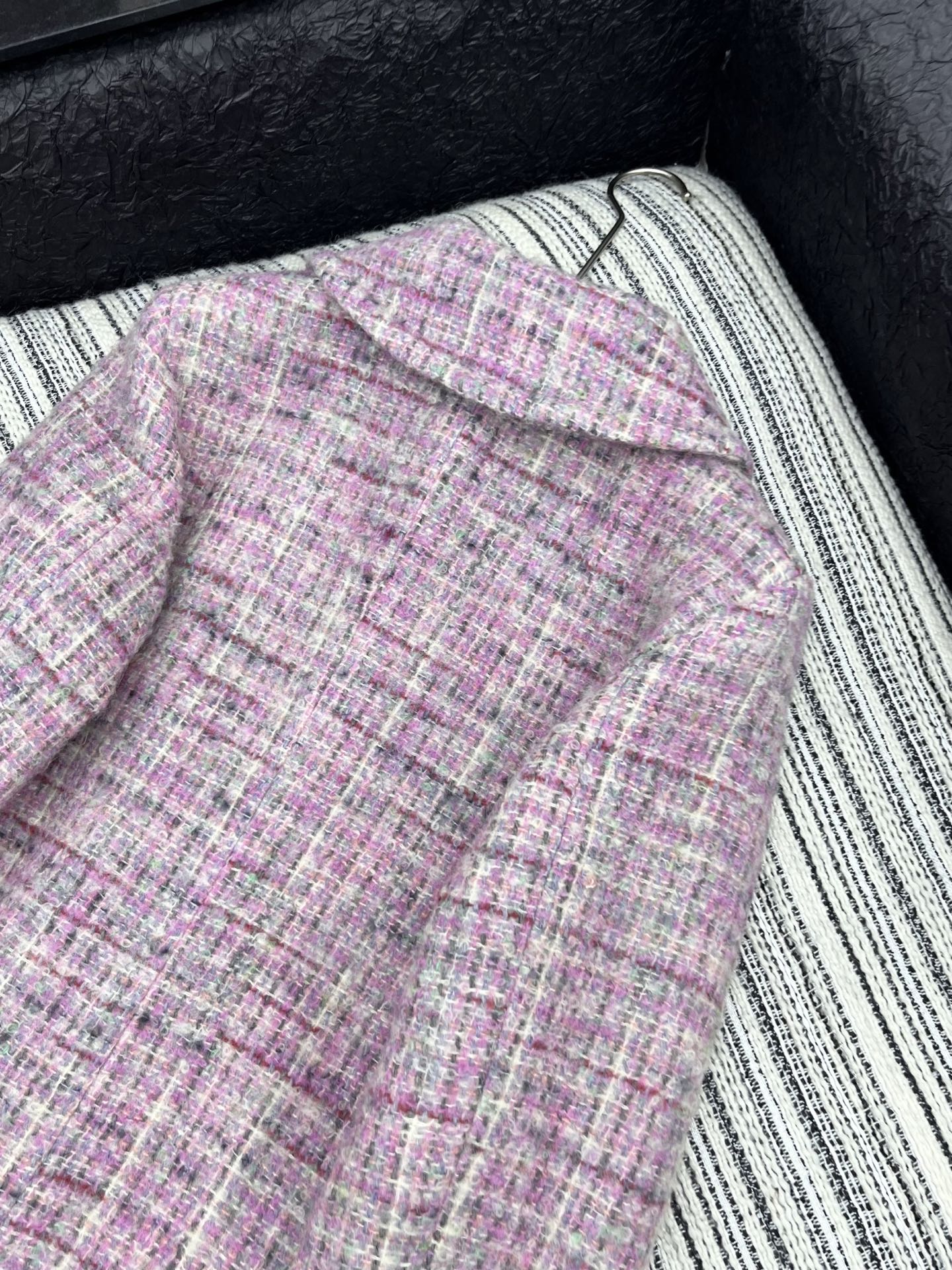 🛒𝐍𝐄𝐖 · 𝟐𝟎𝟐5/爆款现货【原版定制】Chan*｜2025新品编织粗花呢翻领格纹长款外套定制YB进