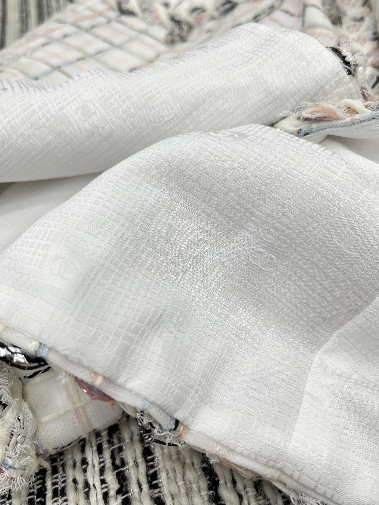 🛒𝐍𝐄𝐖 · 𝟐𝟎𝟐5/爆款现货【原版定制】Chan*｜2025新品编织粗花呢撞色花边圆领背心连衣裙定制