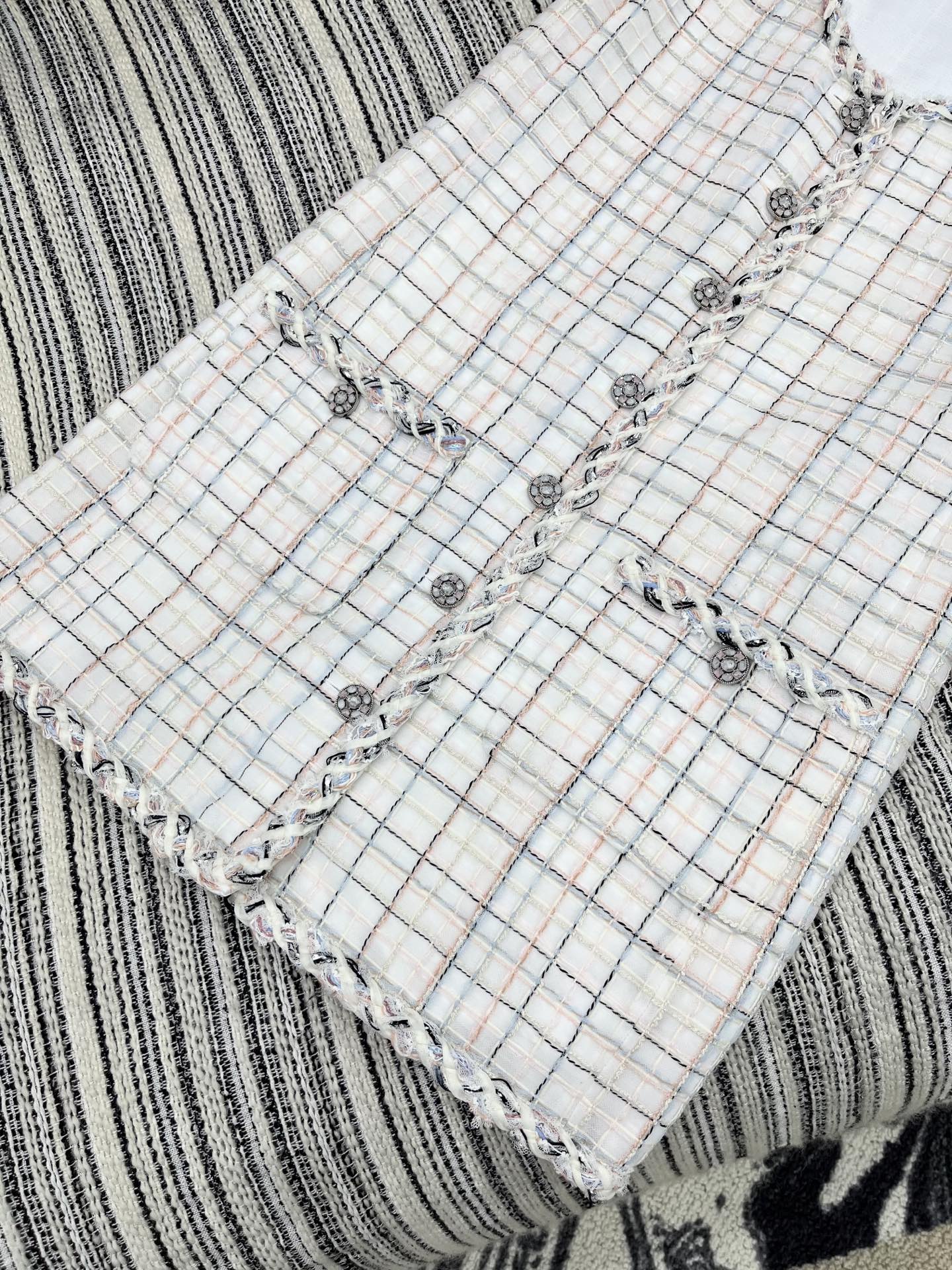 🛒𝐍𝐄𝐖 · 𝟐𝟎𝟐5/爆款现货【原版定制】Chan*｜2025新品编织粗花呢撞色花边圆领背心连衣裙定制