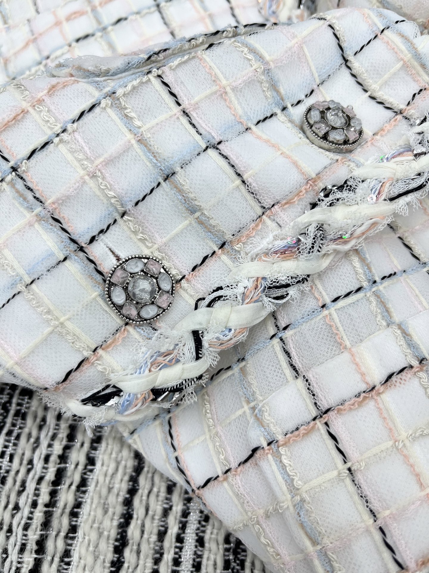 🛒𝐍𝐄𝐖 · 𝟐𝟎𝟐5/爆款现货【原版定制】Chan*｜2025新品编织粗花呢撞色花边圆领背心连衣裙定制