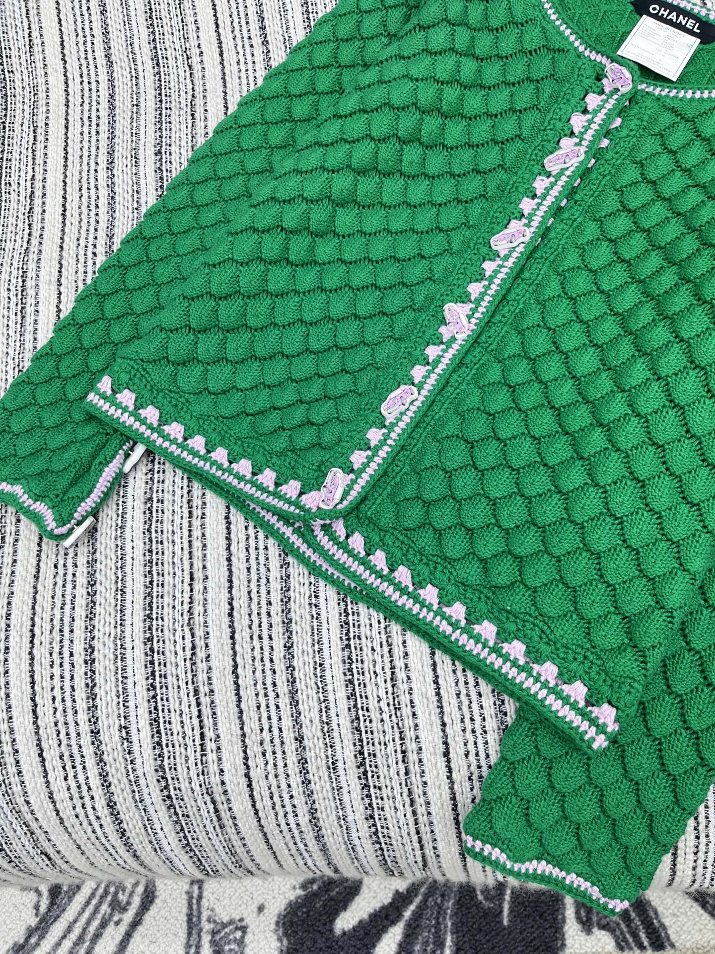 🛒𝐍𝐄𝐖 · 𝟐𝟎𝟐5/爆款现货原单品质 Chan*｜25中古系列重工钩花圆领外套独家订制纱线，设计高级