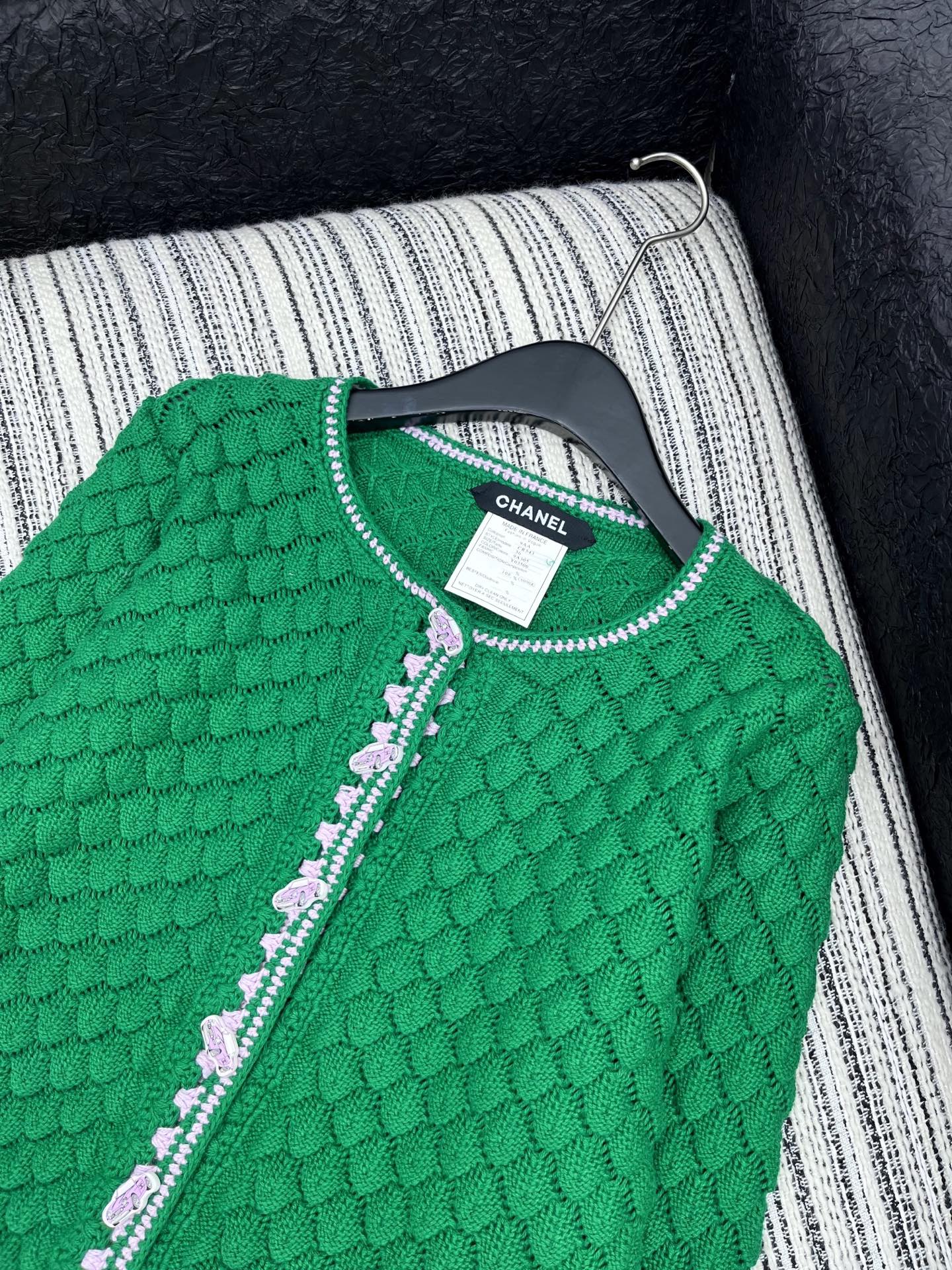 🛒𝐍𝐄𝐖 · 𝟐𝟎𝟐5/爆款现货原单品质 Chan*｜25中古系列重工钩花圆领外套独家订制纱线，设计高级