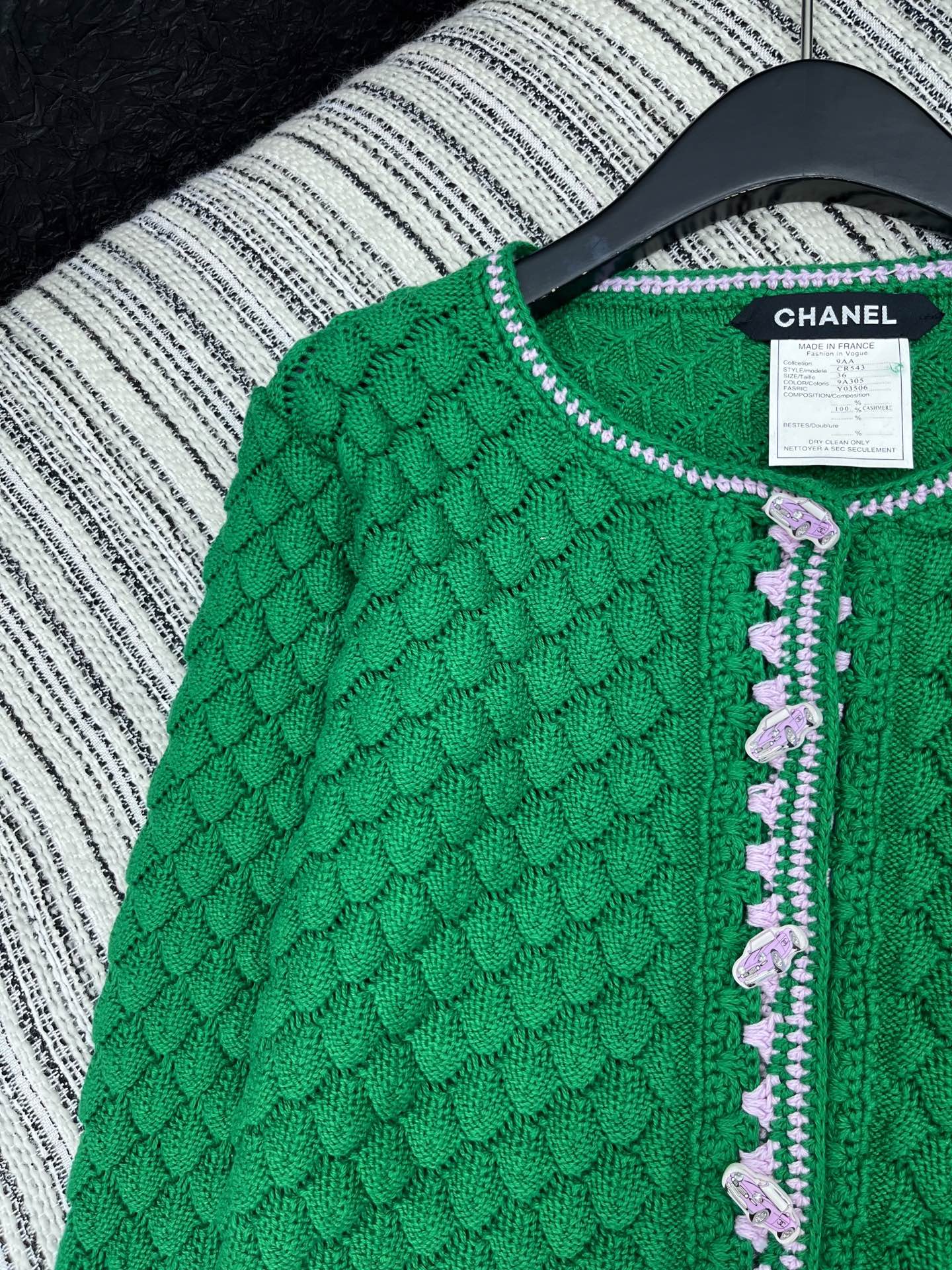 🛒𝐍𝐄𝐖 · 𝟐𝟎𝟐5/爆款现货原单品质 Chan*｜25中古系列重工钩花圆领外套独家订制纱线，设计高级