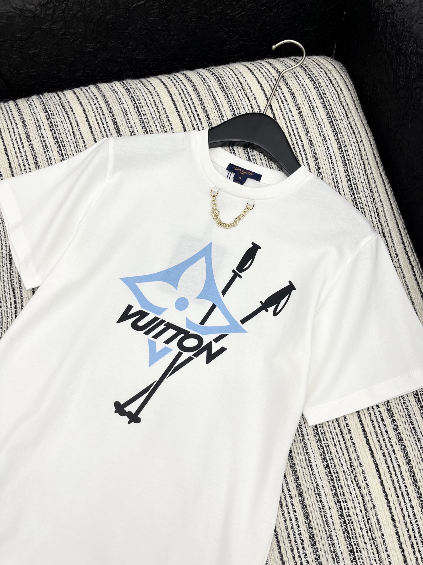 🛒𝐍𝐄𝐖 · 𝟐𝟎𝟐5/爆款现货【原版定制】Lv*｜25新品撞色印花短袖T恤精致版型上身巨显瘦！定制最新