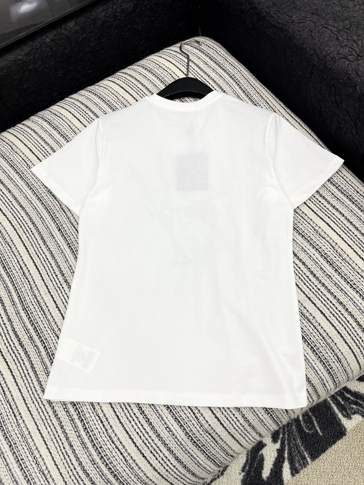 🛒𝐍𝐄𝐖 · 𝟐𝟎𝟐5/爆款现货【原版定制】Lv*｜25新品撞色印花短袖T恤精致版型上身巨显瘦！定制最新