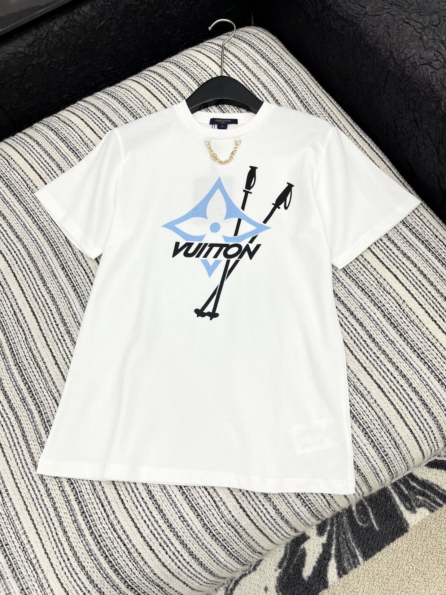 🛒𝐍𝐄𝐖 · 𝟐𝟎𝟐5/爆款现货【原版定制】Lv*｜25新品撞色印花短袖T恤精致版型上身巨显瘦！定制最新