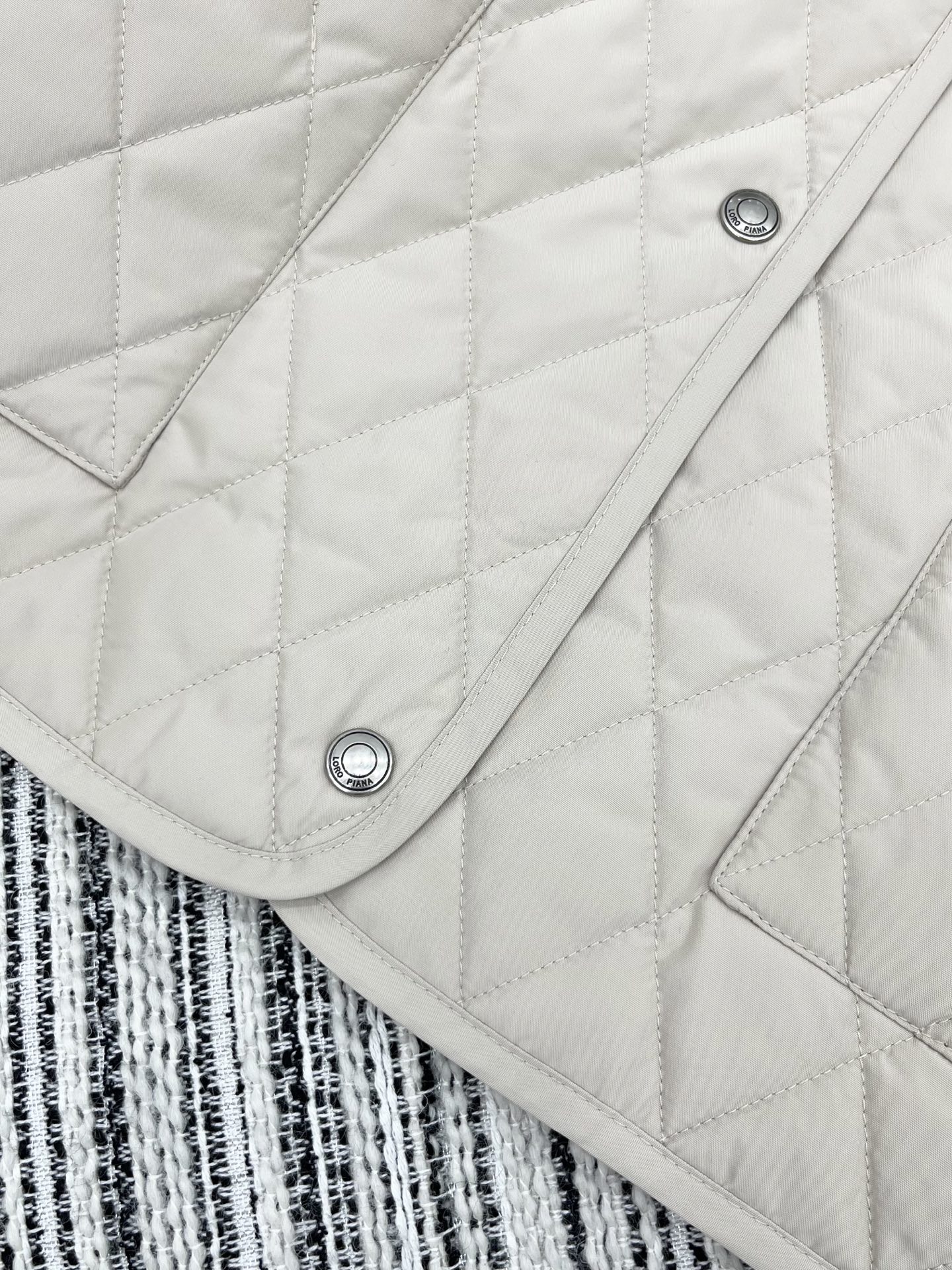 🛒𝐍𝐄𝐖 · 𝟐𝟎𝟐5/爆款现货原单品质 LP｜25秋冬专柜菱格夹棉棉服外套极简主义设计高级又时髦！双面