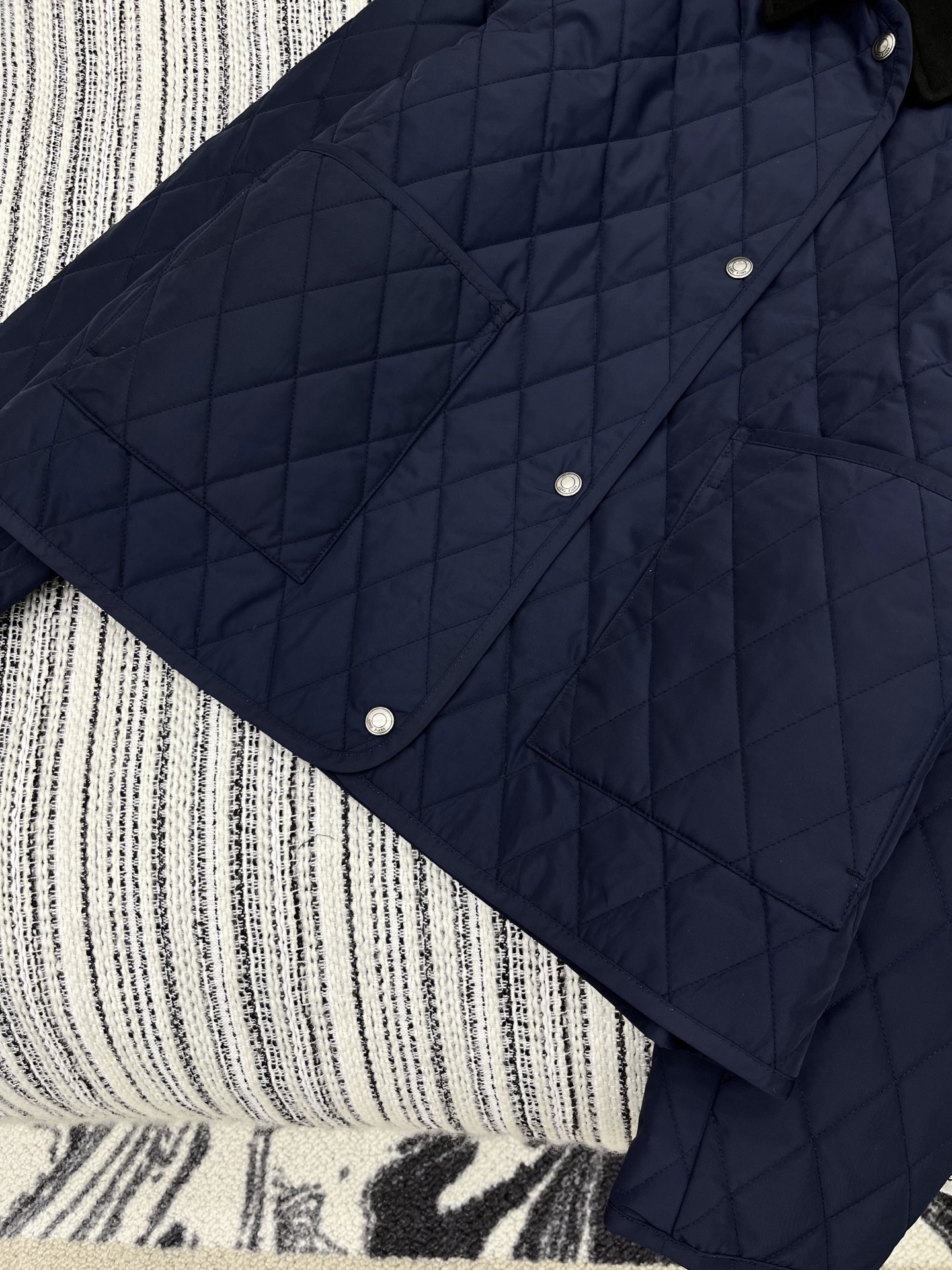 🛒𝐍𝐄𝐖 · 𝟐𝟎𝟐5/爆款现货原单品质 LP｜25秋冬专柜菱格夹棉棉服外套极简主义设计高级又时髦！双面