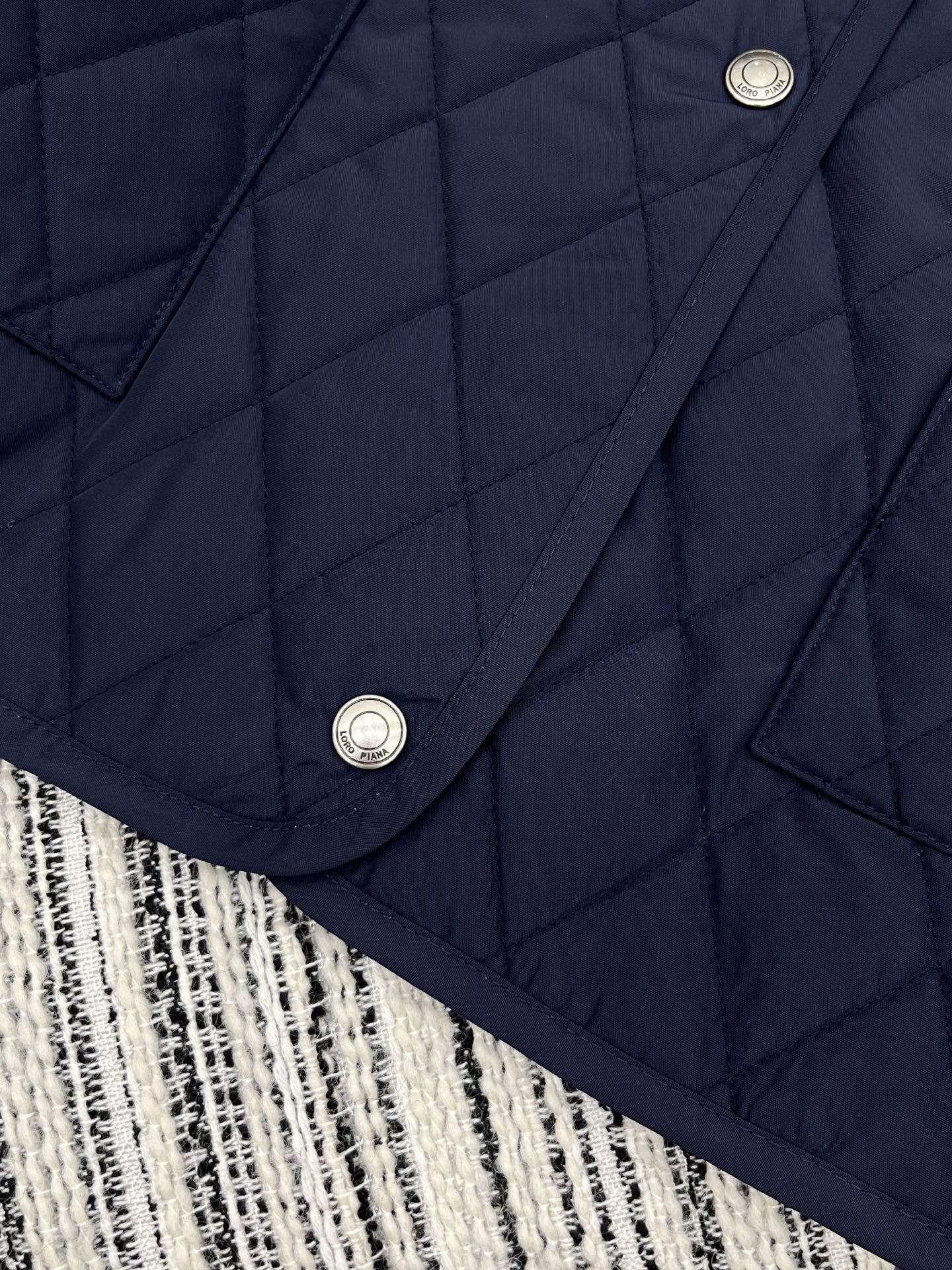 🛒𝐍𝐄𝐖 · 𝟐𝟎𝟐5/爆款现货原单品质 LP｜25秋冬专柜菱格夹棉棉服外套极简主义设计高级又时髦！双面