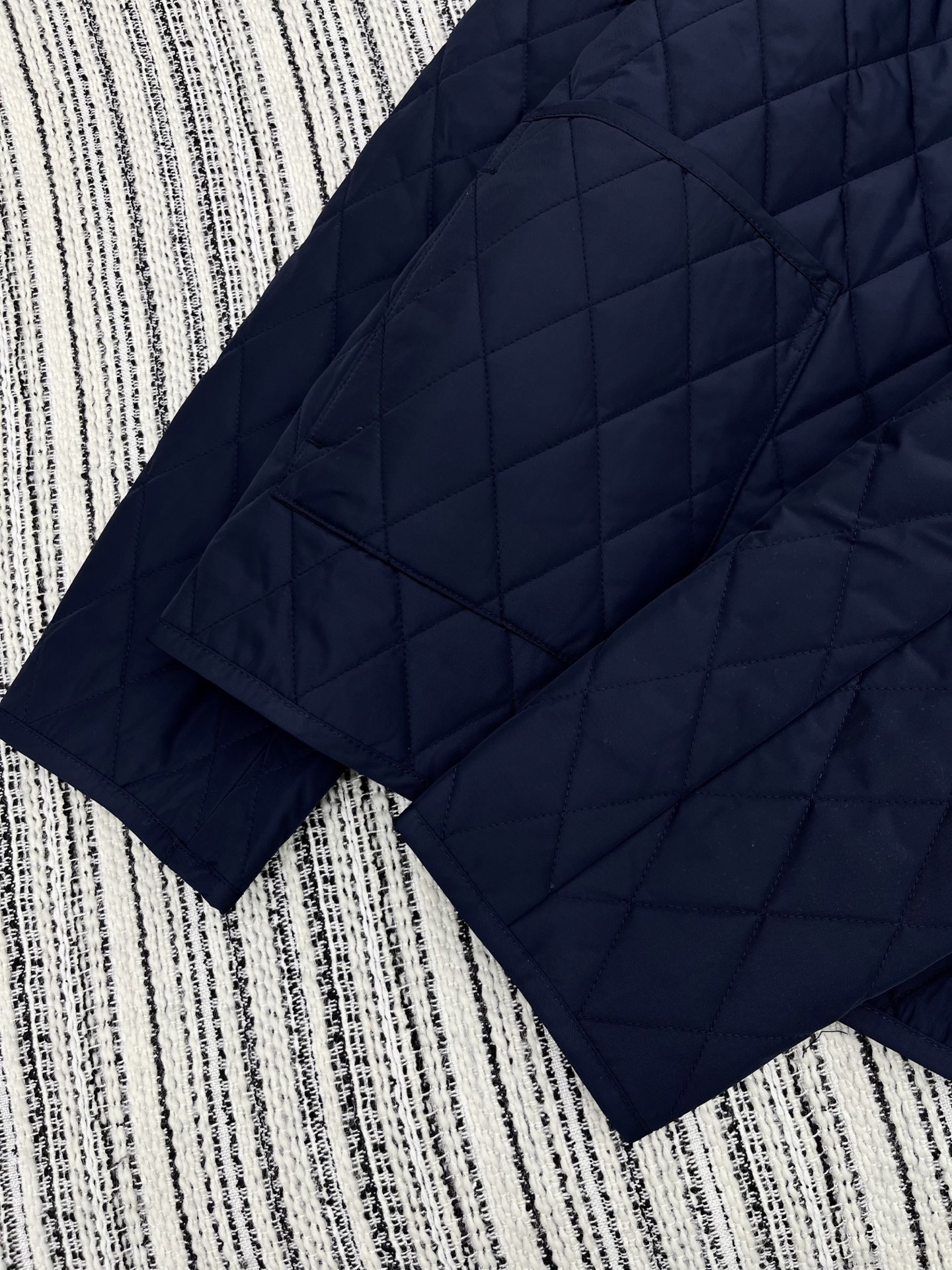 🛒𝐍𝐄𝐖 · 𝟐𝟎𝟐5/爆款现货原单品质 LP｜25秋冬专柜菱格夹棉棉服外套极简主义设计高级又时髦！双面