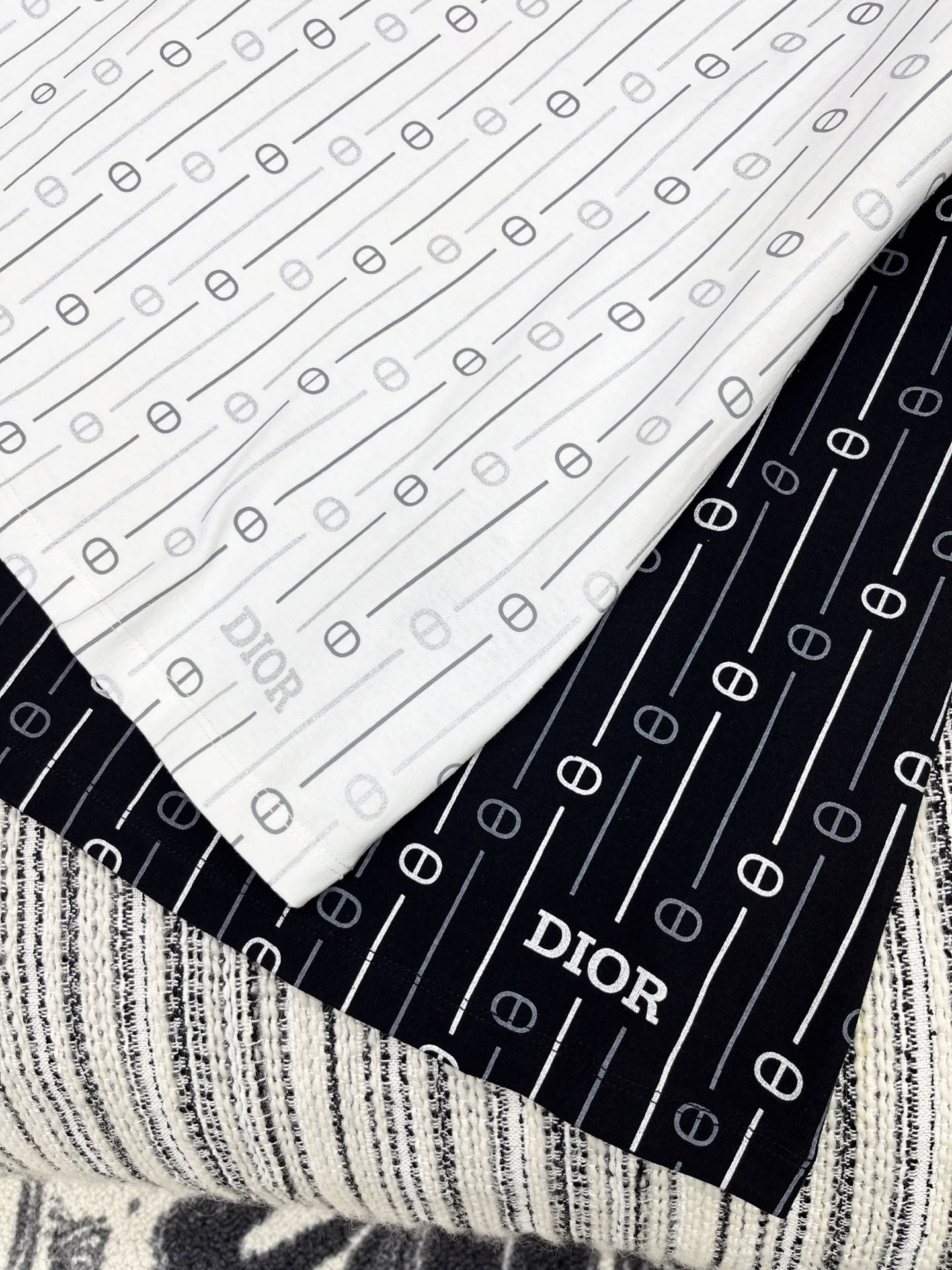 🛒𝐍𝐄𝐖 · 𝟐𝟎𝟐5/爆款现货原单品质 Dio*｜2025满印短袖T恤 上身的触感谁穿谁知道的舒服！精