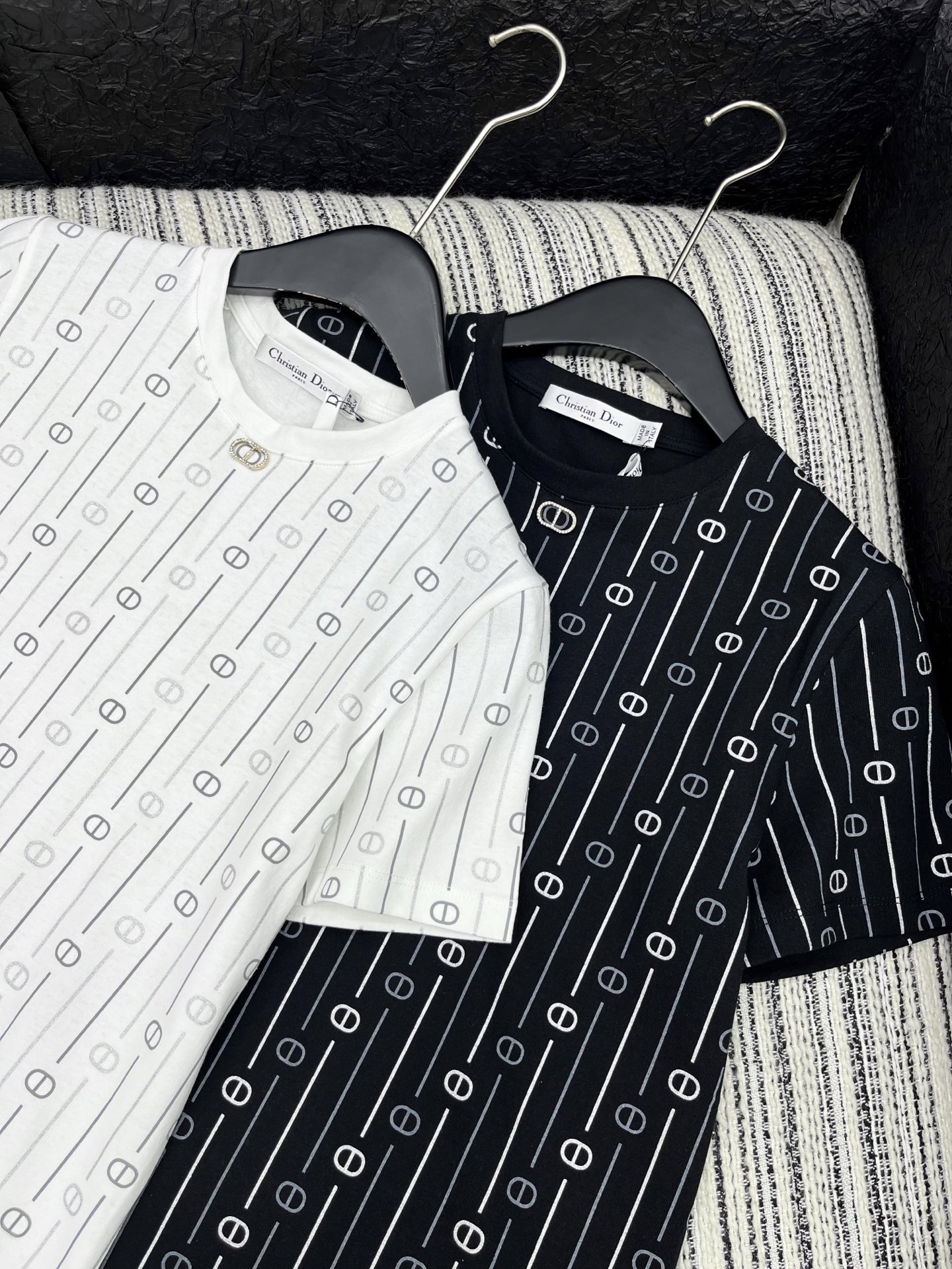 🛒𝐍𝐄𝐖 · 𝟐𝟎𝟐5/爆款现货原单品质 Dio*｜2025满印短袖T恤 上身的触感谁穿谁知道的舒服！精