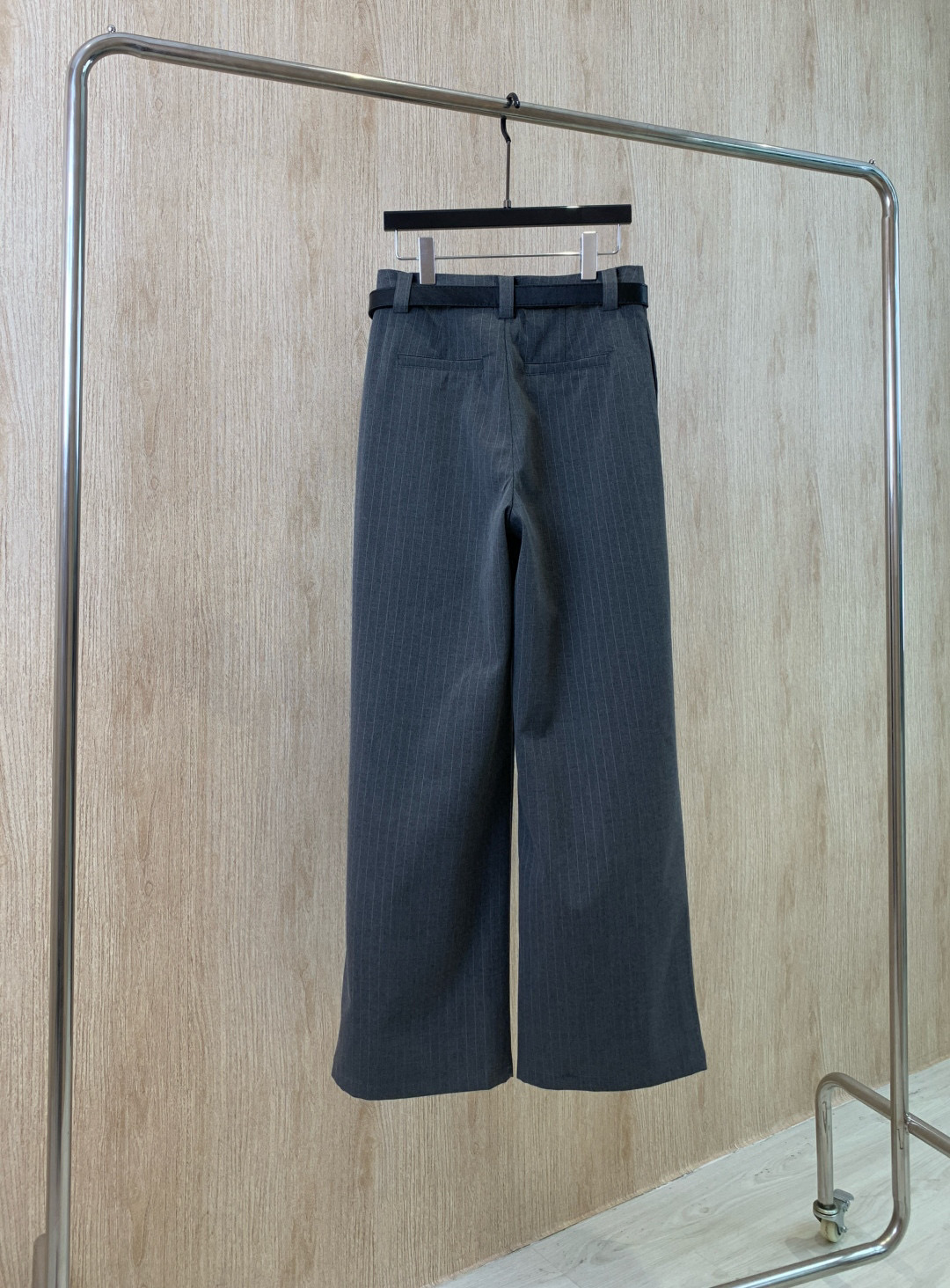 🛒𝐍𝐄𝐖 · 𝟐𝟎𝟐5/爆款现货原单品质 MM6｜纽扣斜跨休闲西裤高品质面料质感柔软细腻舒适气质百搭有型