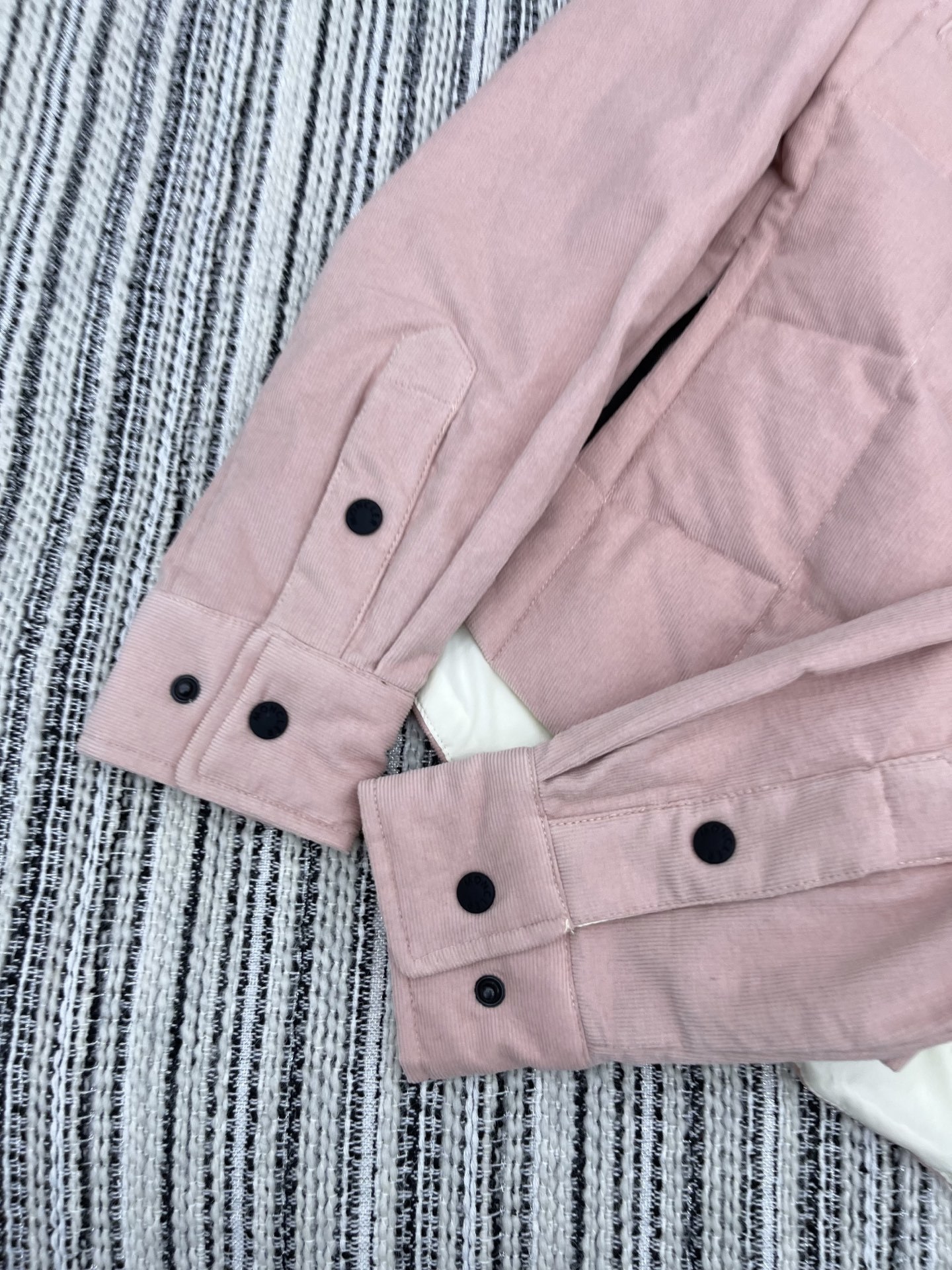 🛒𝐍𝐄𝐖 · 𝟐𝟎𝟐5/爆款现货【原版定制】Mon*|灯芯绒羽绒服外套高订面料 奶呼呼定染色系低调奢华,
