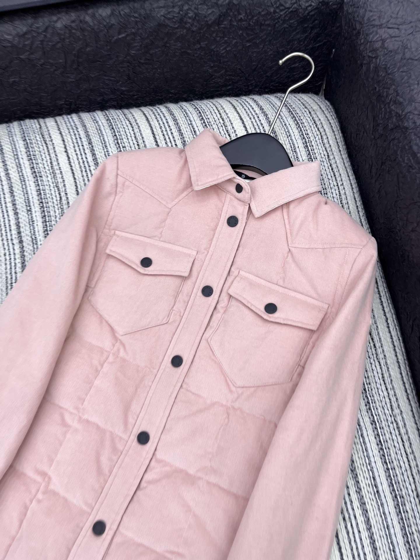 🛒𝐍𝐄𝐖 · 𝟐𝟎𝟐5/爆款现货【原版定制】Mon*|灯芯绒羽绒服外套高订面料 奶呼呼定染色系低调奢华,