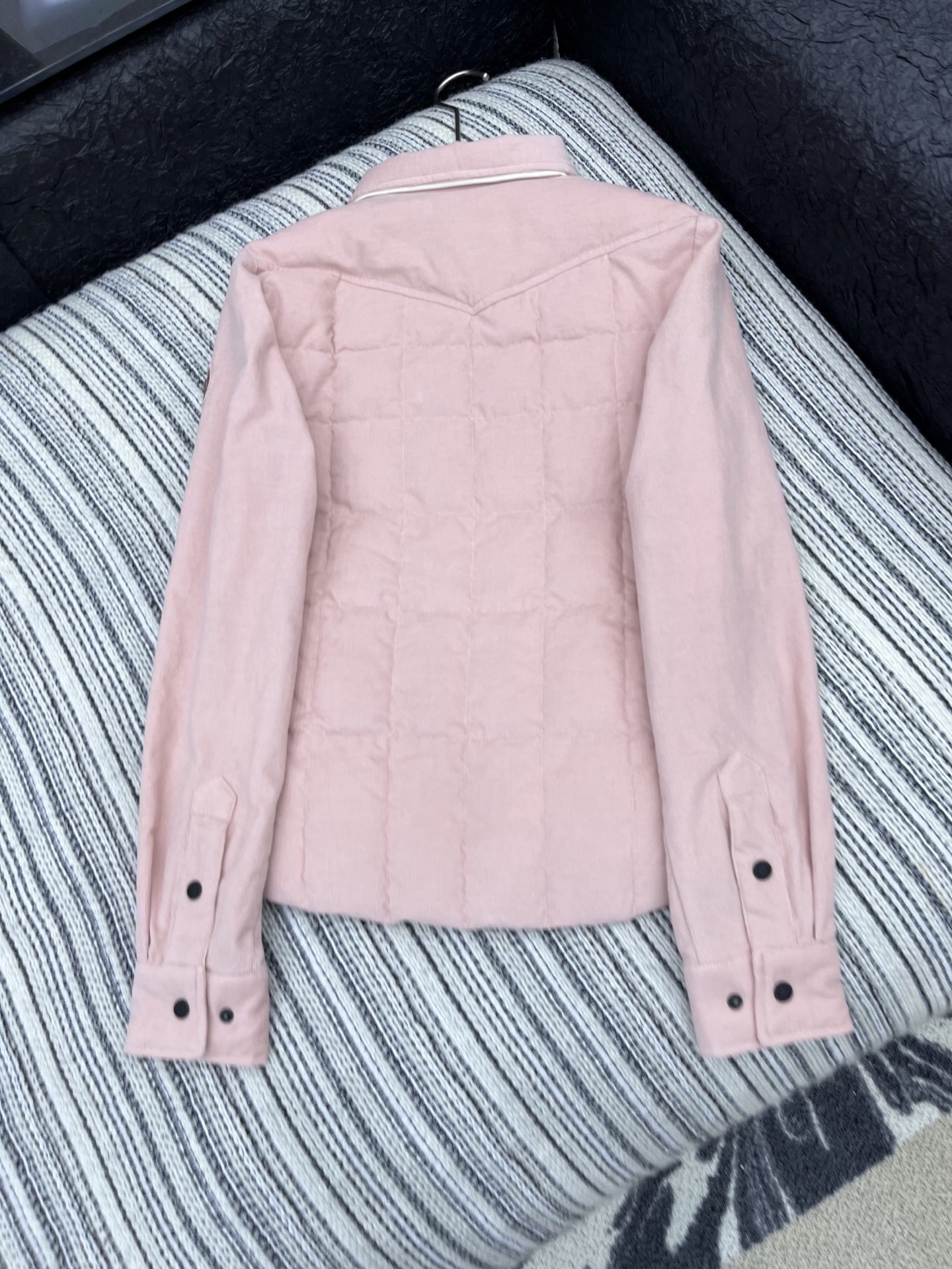 🛒𝐍𝐄𝐖 · 𝟐𝟎𝟐5/爆款现货【原版定制】Mon*|灯芯绒羽绒服外套高订面料 奶呼呼定染色系低调奢华,