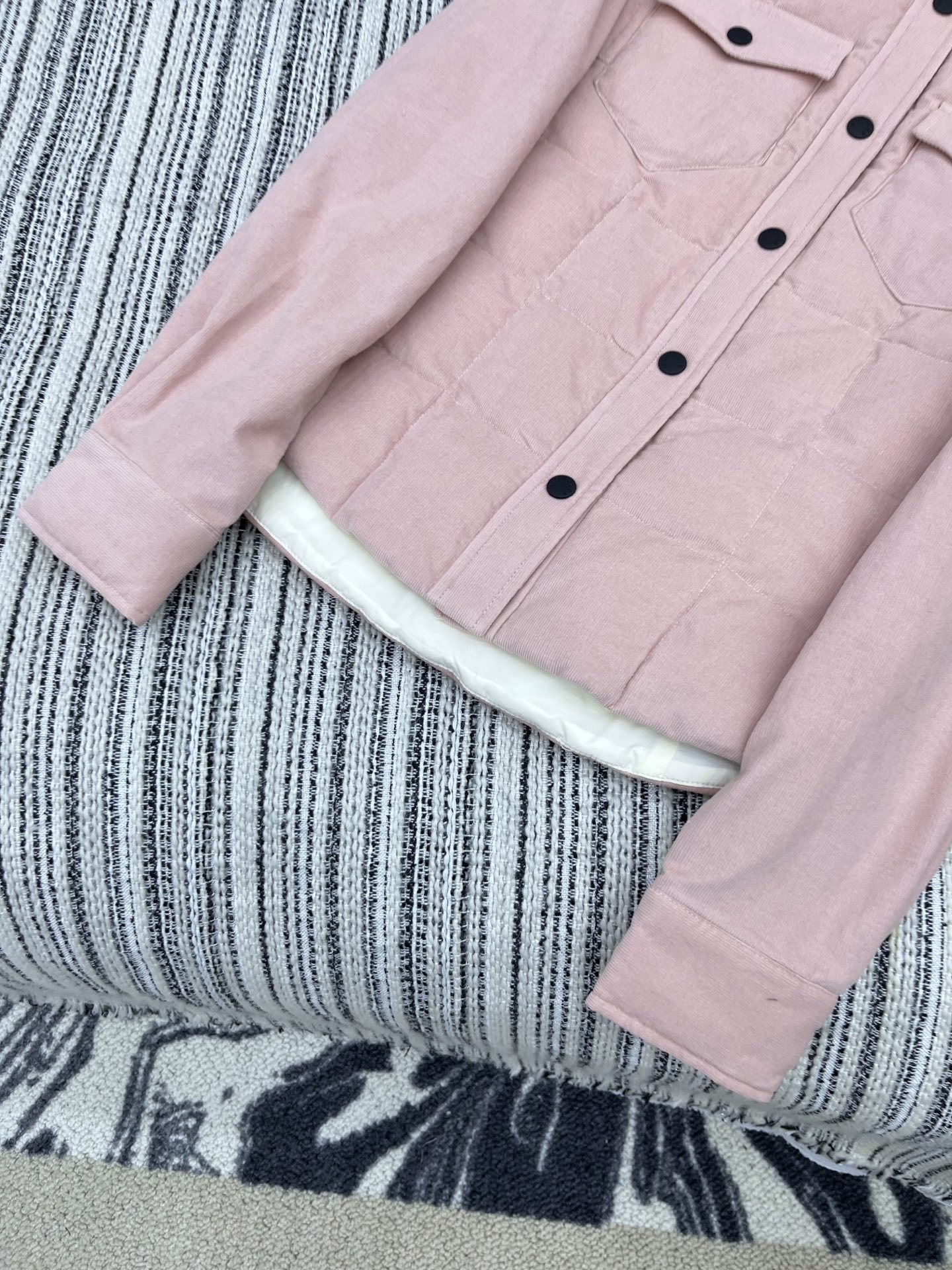🛒𝐍𝐄𝐖 · 𝟐𝟎𝟐5/爆款现货【原版定制】Mon*|灯芯绒羽绒服外套高订面料 奶呼呼定染色系低调奢华,