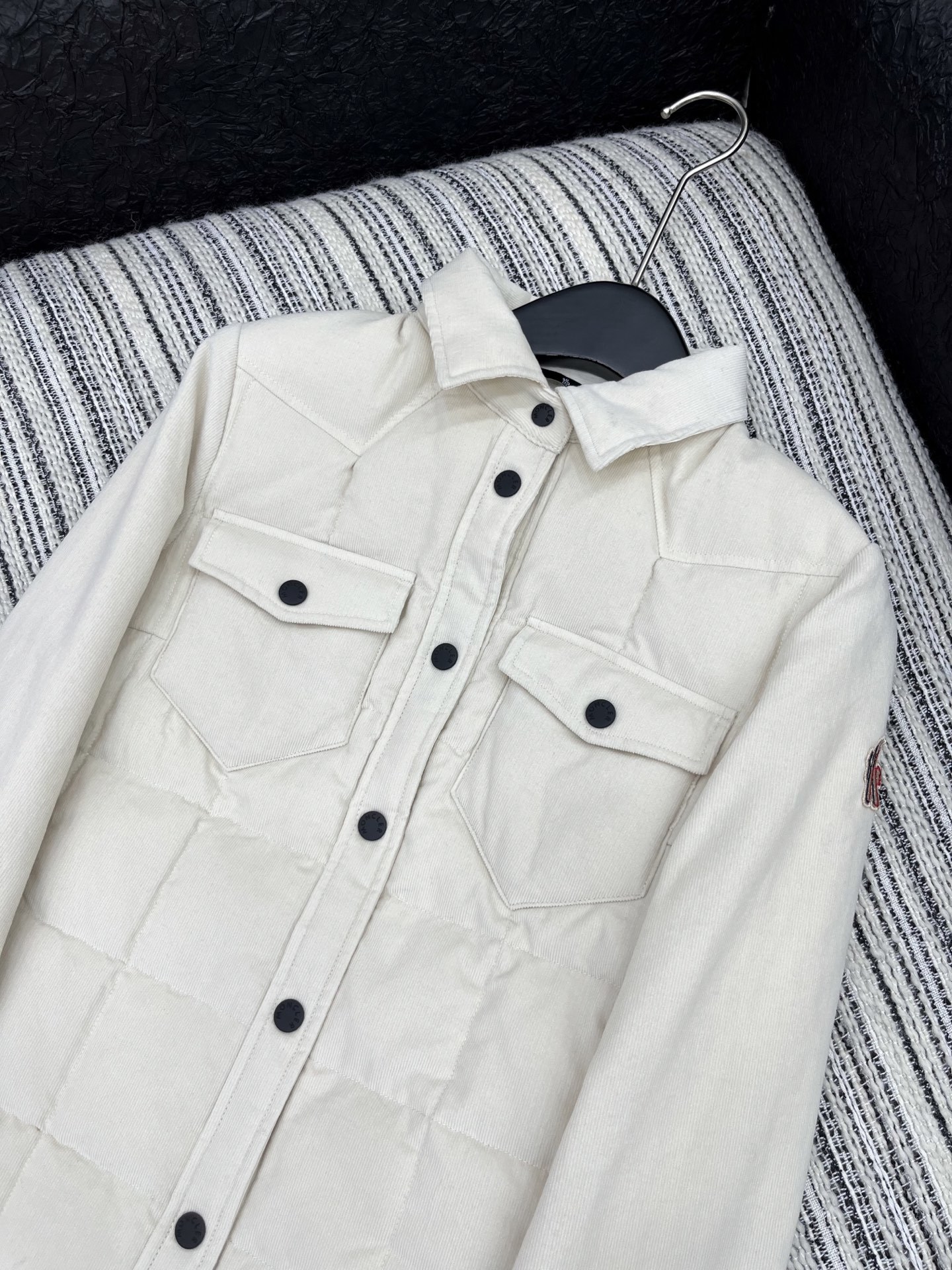 🛒𝐍𝐄𝐖 · 𝟐𝟎𝟐5/爆款现货【原版定制】Mon*|灯芯绒羽绒服外套高订面料 奶呼呼定染色系低调奢华,