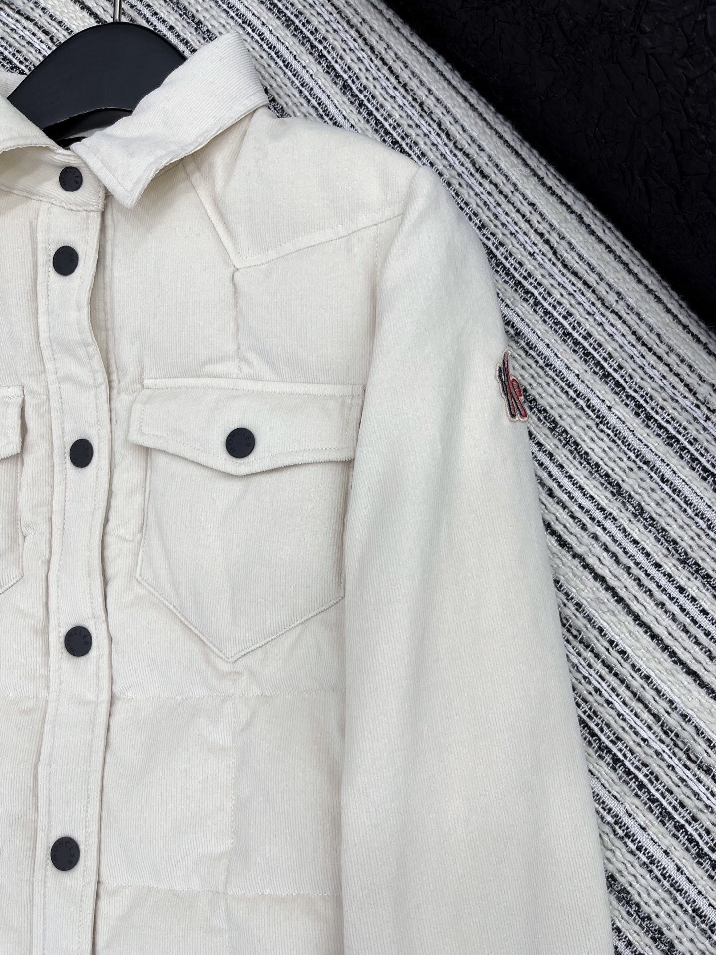 🛒𝐍𝐄𝐖 · 𝟐𝟎𝟐5/爆款现货【原版定制】Mon*|灯芯绒羽绒服外套高订面料 奶呼呼定染色系低调奢华,