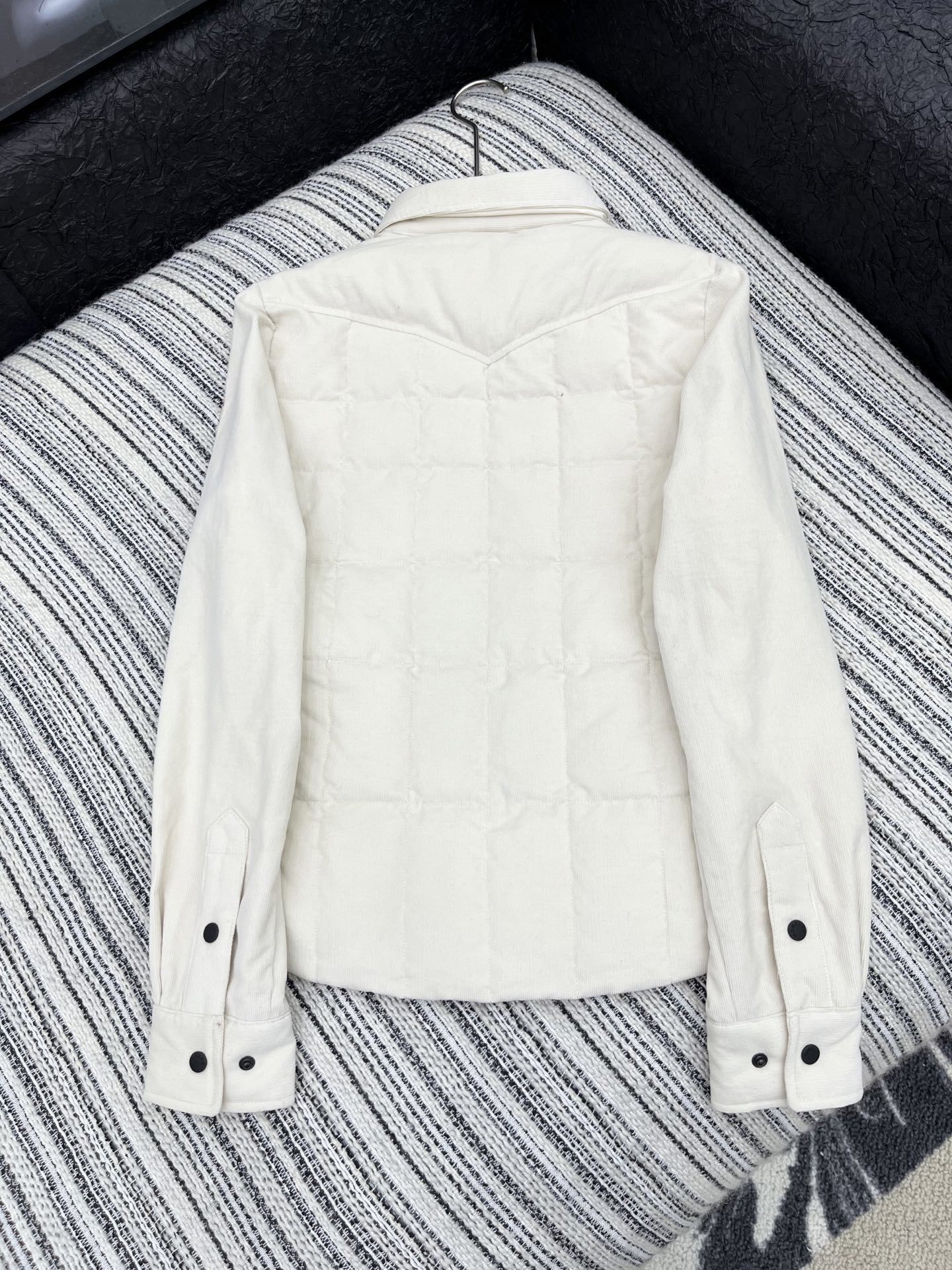 🛒𝐍𝐄𝐖 · 𝟐𝟎𝟐5/爆款现货【原版定制】Mon*|灯芯绒羽绒服外套高订面料 奶呼呼定染色系低调奢华,