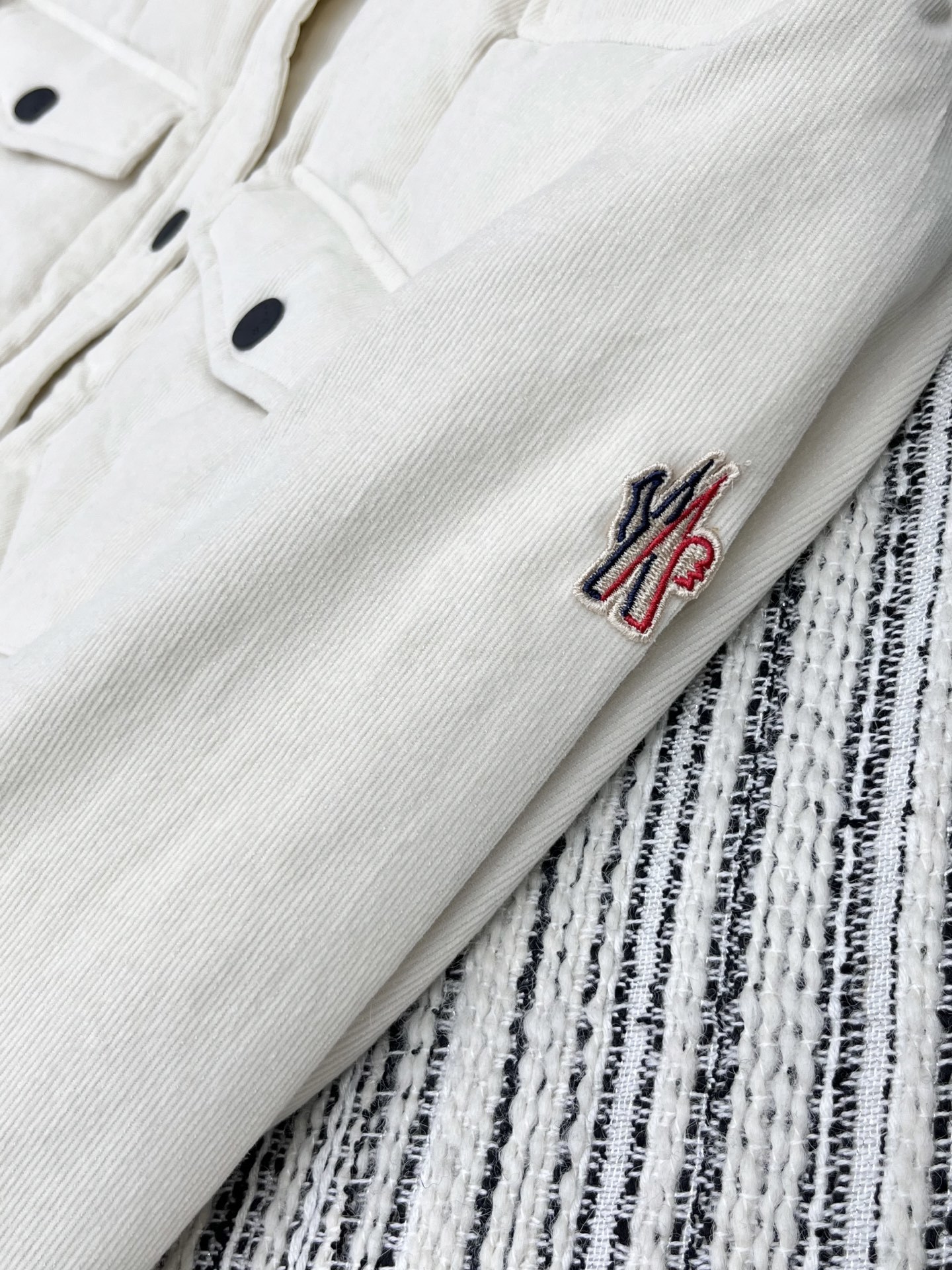 🛒𝐍𝐄𝐖 · 𝟐𝟎𝟐5/爆款现货【原版定制】Mon*|灯芯绒羽绒服外套高订面料 奶呼呼定染色系低调奢华,