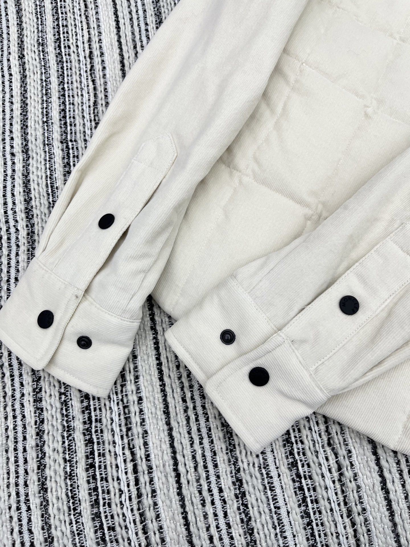🛒𝐍𝐄𝐖 · 𝟐𝟎𝟐5/爆款现货【原版定制】Mon*|灯芯绒羽绒服外套高订面料 奶呼呼定染色系低调奢华,
