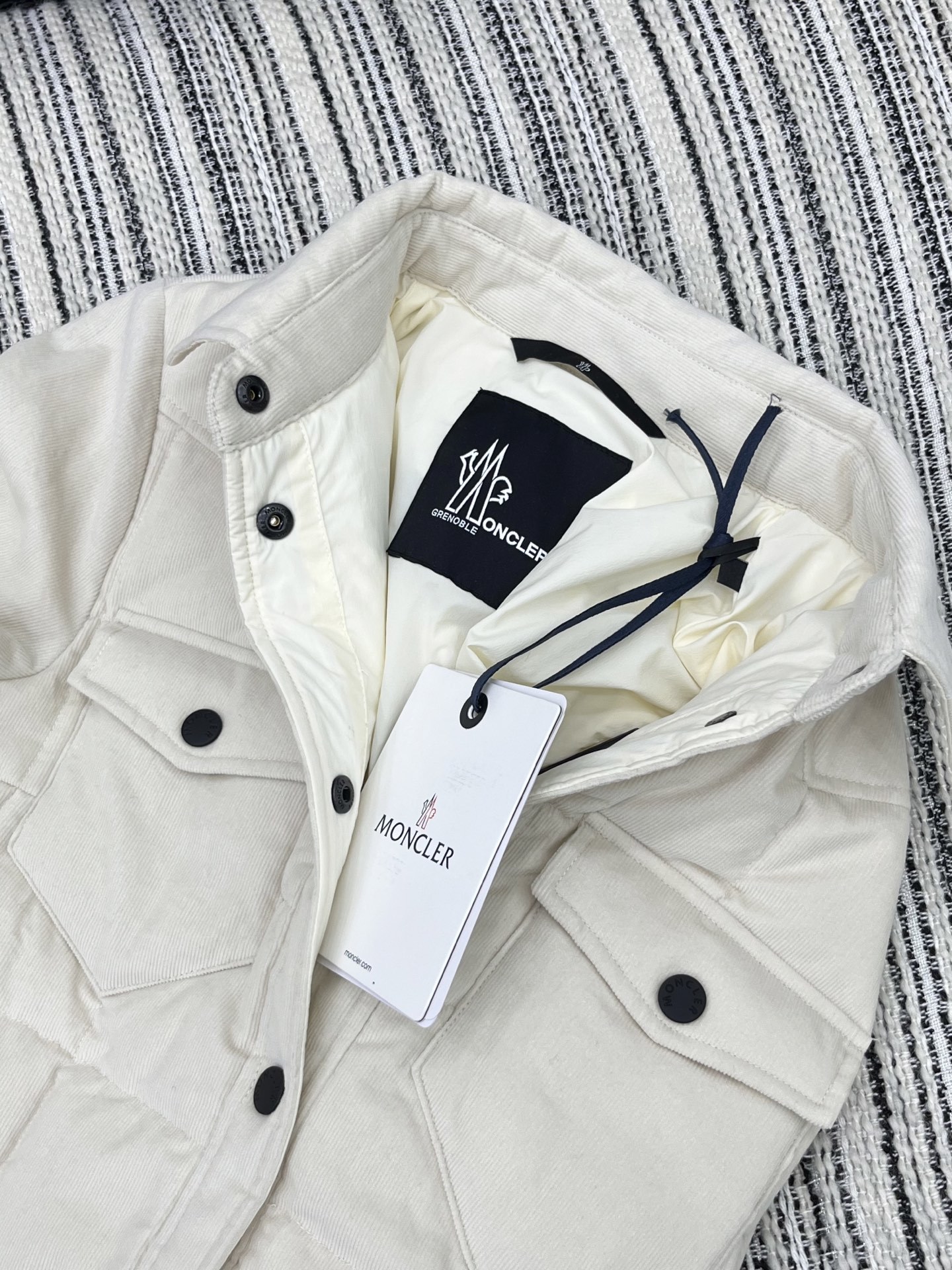 🛒𝐍𝐄𝐖 · 𝟐𝟎𝟐5/爆款现货【原版定制】Mon*|灯芯绒羽绒服外套高订面料 奶呼呼定染色系低调奢华,