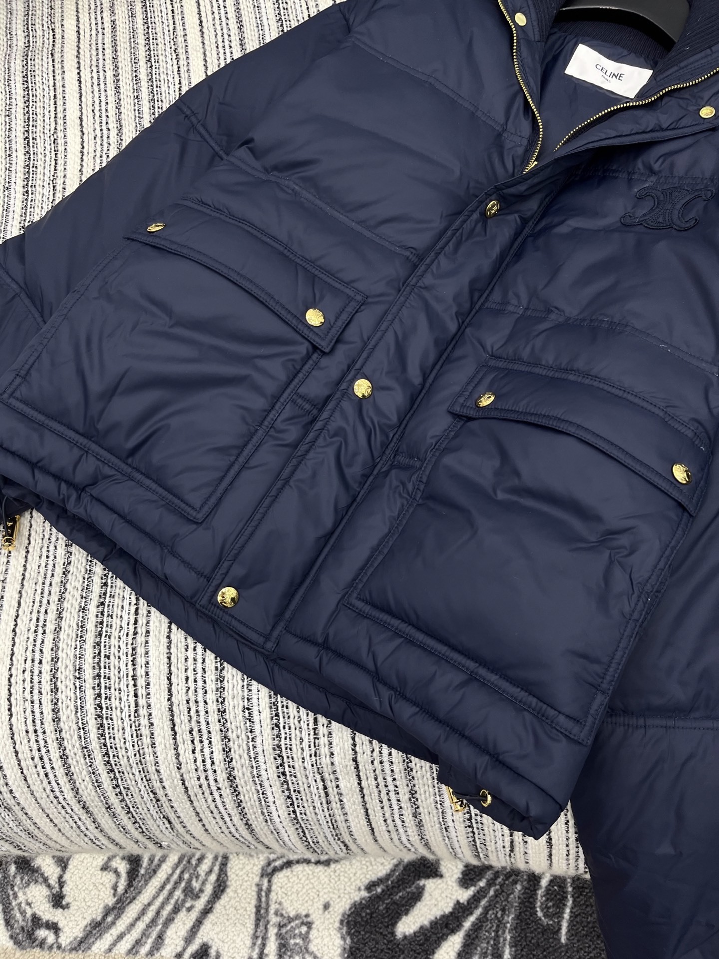 🛒𝐍𝐄𝐖 · 𝟐𝟎𝟐5/爆款现货【原版定制】Celin*|25秋冬撞色针织立领羽绒服外套代购爆款本季超好