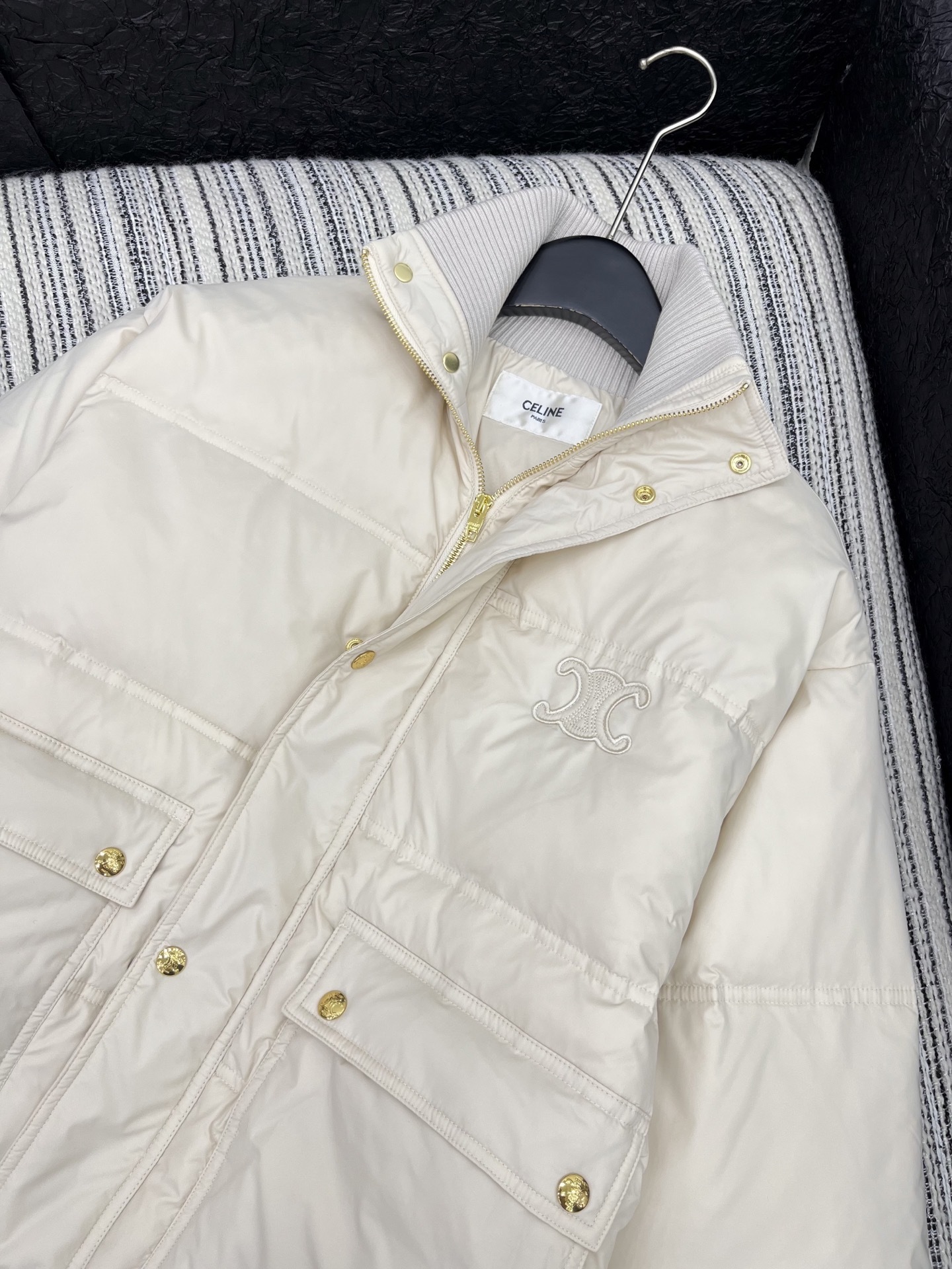 🛒𝐍𝐄𝐖 · 𝟐𝟎𝟐5/爆款现货【原版定制】Celin*|25秋冬撞色针织立领羽绒服外套代购爆款本季超好