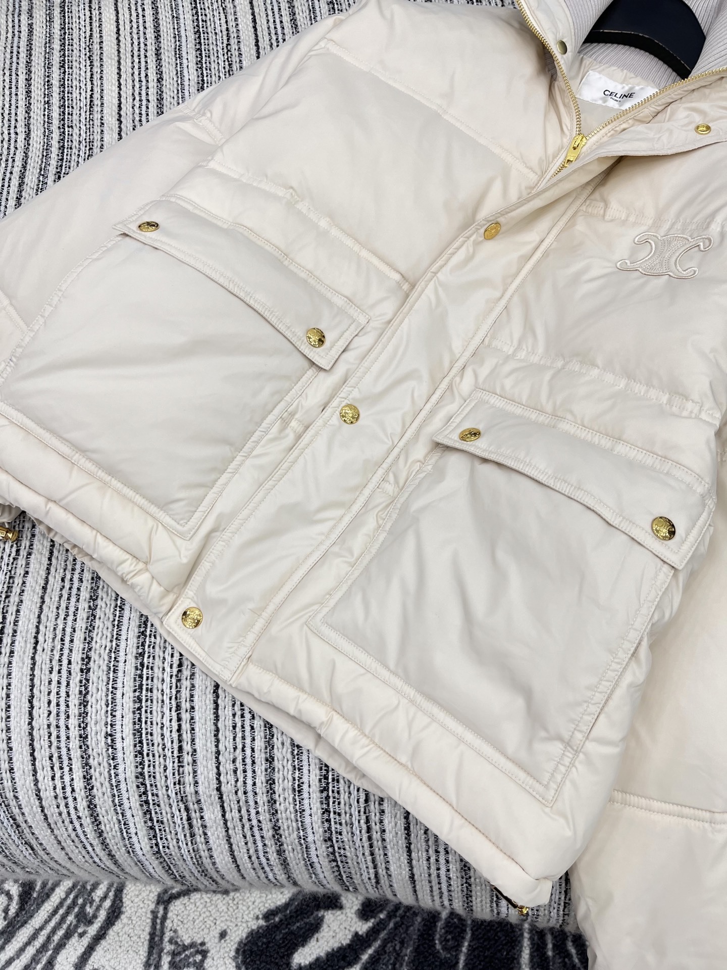 🛒𝐍𝐄𝐖 · 𝟐𝟎𝟐5/爆款现货【原版定制】Celin*|25秋冬撞色针织立领羽绒服外套代购爆款本季超好