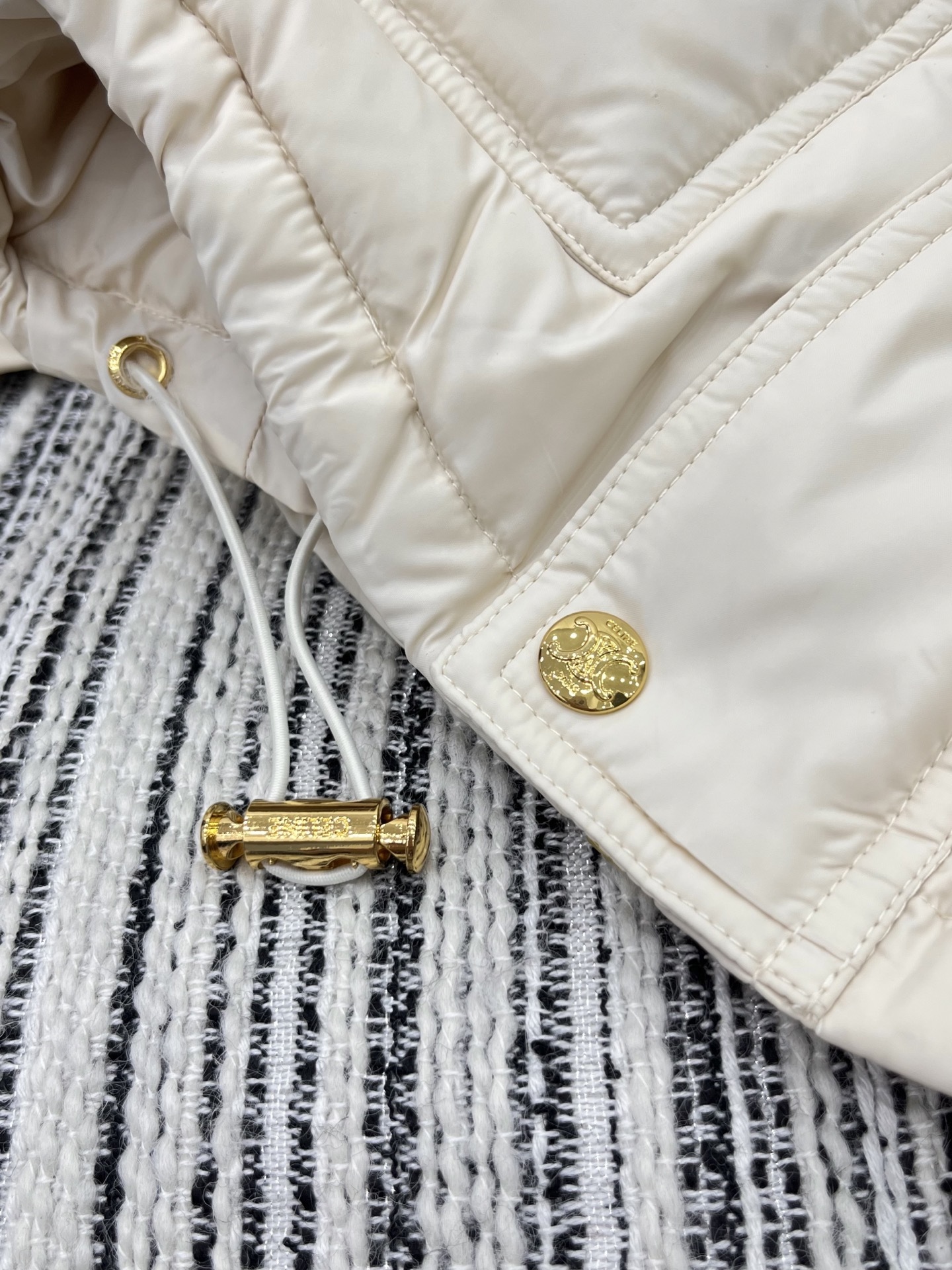 🛒𝐍𝐄𝐖 · 𝟐𝟎𝟐5/爆款现货【原版定制】Celin*|25秋冬撞色针织立领羽绒服外套代购爆款本季超好