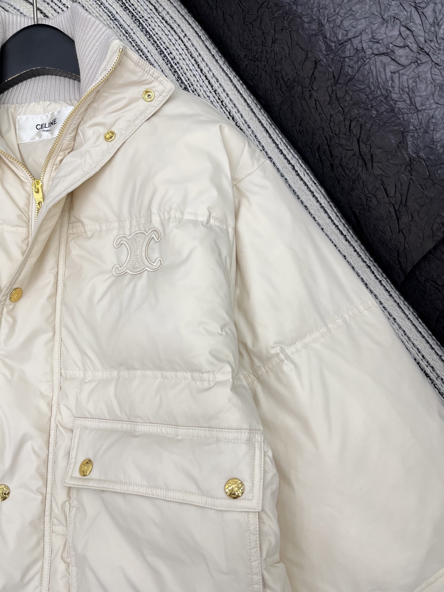 🛒𝐍𝐄𝐖 · 𝟐𝟎𝟐5/爆款现货【原版定制】Celin*|25秋冬撞色针织立领羽绒服外套代购爆款本季超好