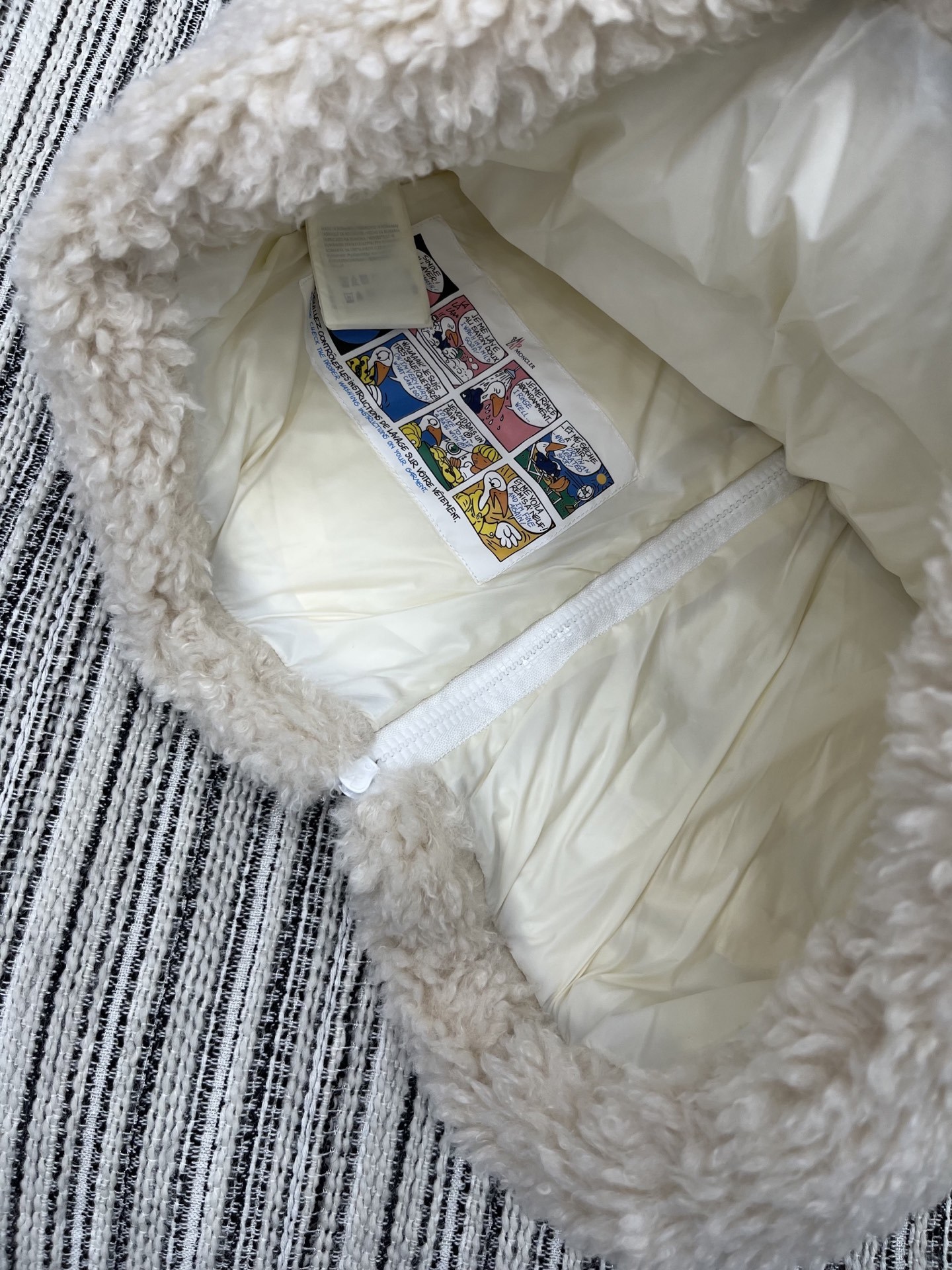 🛒𝐍𝐄𝐖 · 𝟐𝟎𝟐5/爆款现货【原版定制】Mon*|25秋冬立领羊羔毛羽绒服马甲外套极简主义设计高级又