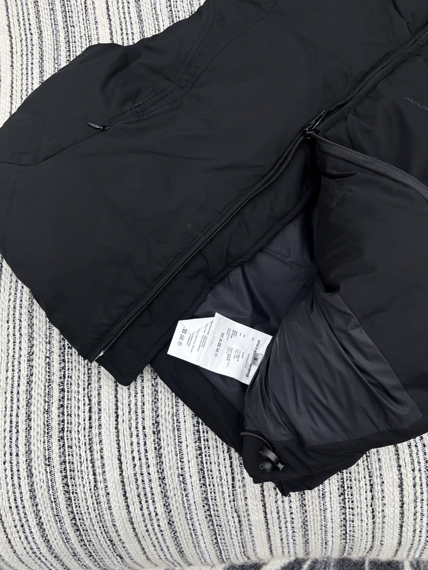 🛒𝐍𝐄𝐖 · 𝟐𝟎𝟐5/爆款现货【原版定制】Alex*｜25秋冬立领羽绒马甲外套代购爆款 非常使用经典的