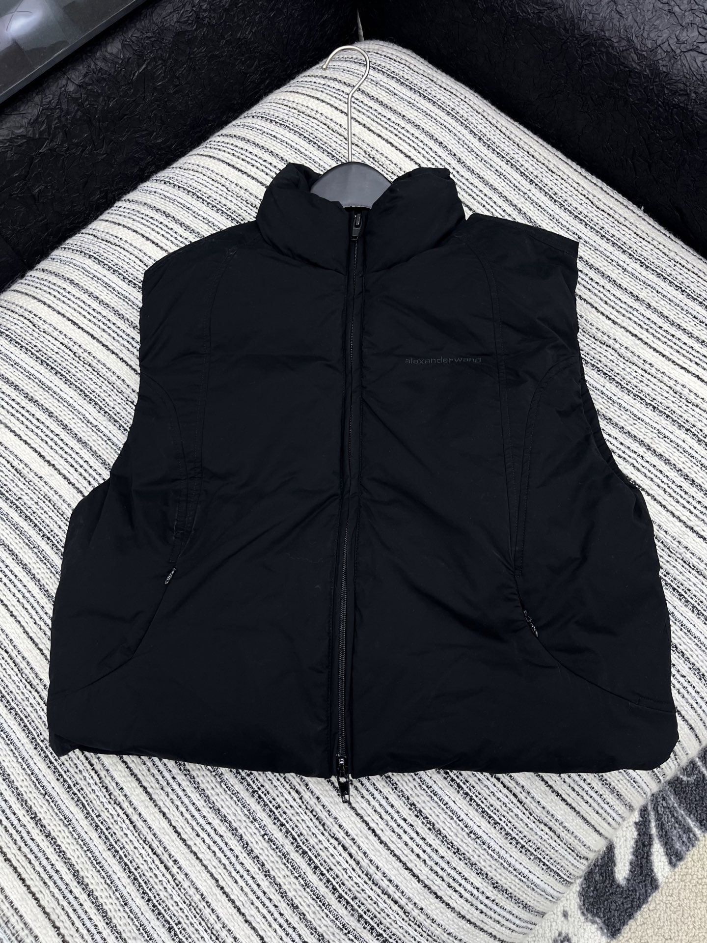 🛒𝐍𝐄𝐖 · 𝟐𝟎𝟐5/爆款现货【原版定制】Alex*｜25秋冬立领羽绒马甲外套代购爆款 非常使用经典的