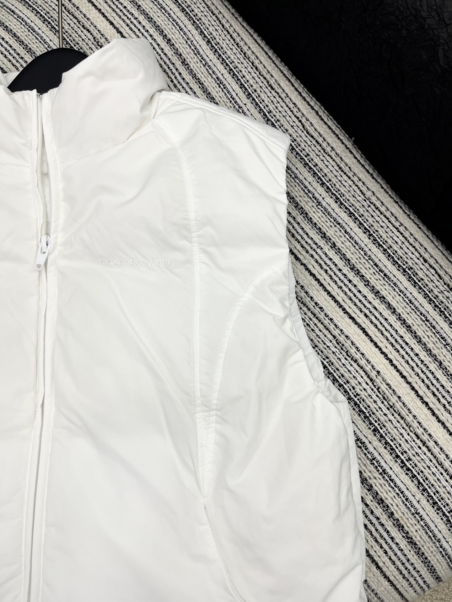 🛒𝐍𝐄𝐖 · 𝟐𝟎𝟐5/爆款现货【原版定制】Alex*｜25秋冬立领羽绒马甲外套代购爆款 非常使用经典的