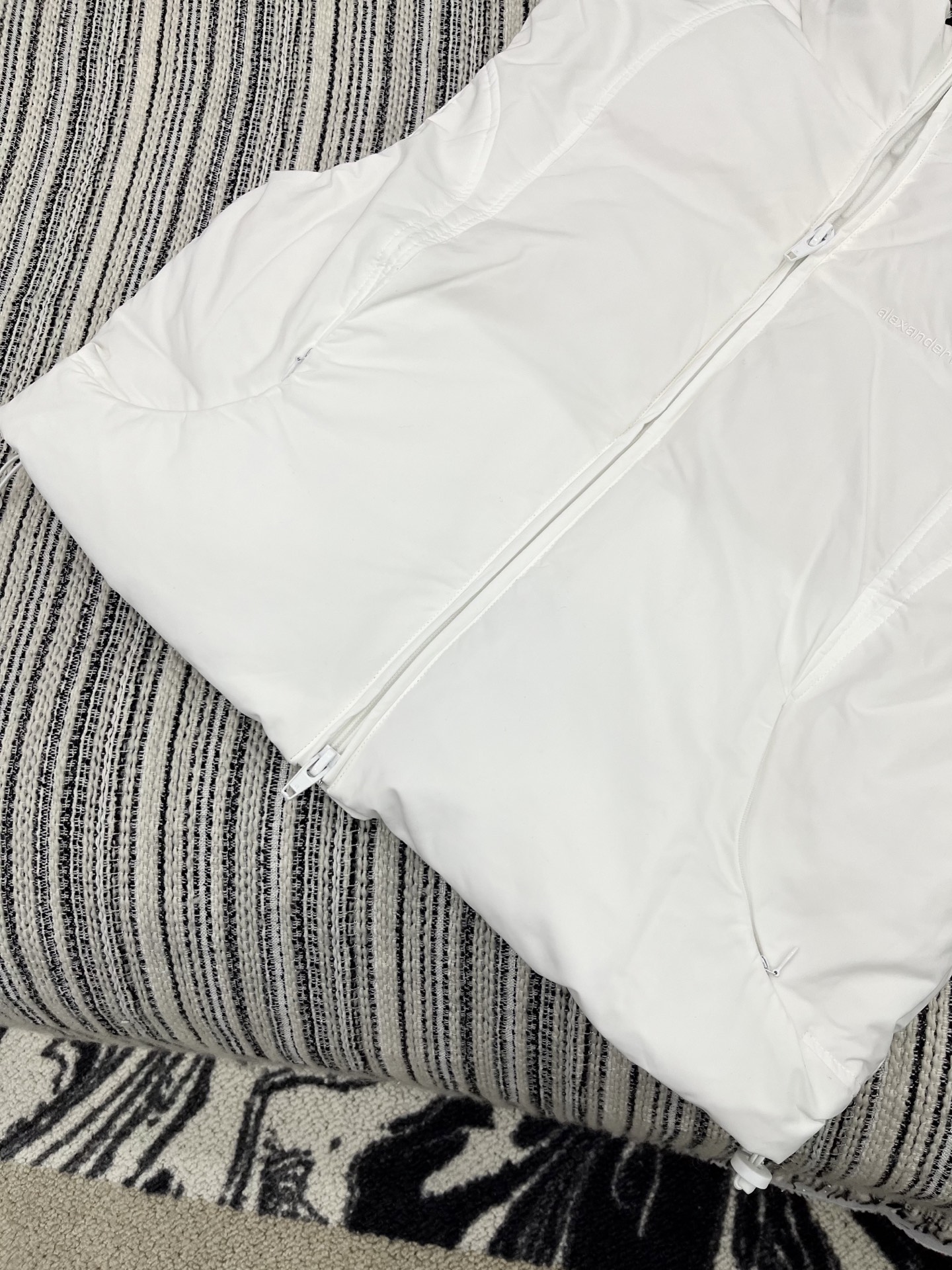 🛒𝐍𝐄𝐖 · 𝟐𝟎𝟐5/爆款现货【原版定制】Alex*｜25秋冬立领羽绒马甲外套代购爆款 非常使用经典的