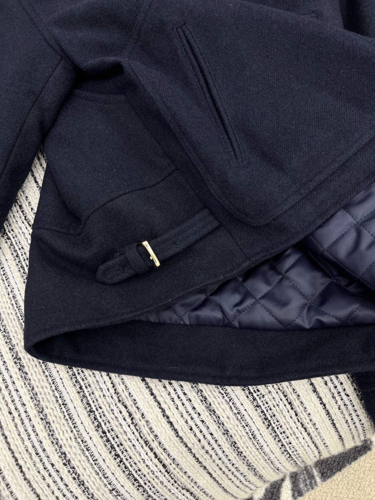 🛒𝐍𝐄𝐖 · 𝟐𝟎𝟐5/爆款现货原单品质 Miu Mi *｜25秋冬新品羊毛呢棉服外套撞色皮质翻领，定制