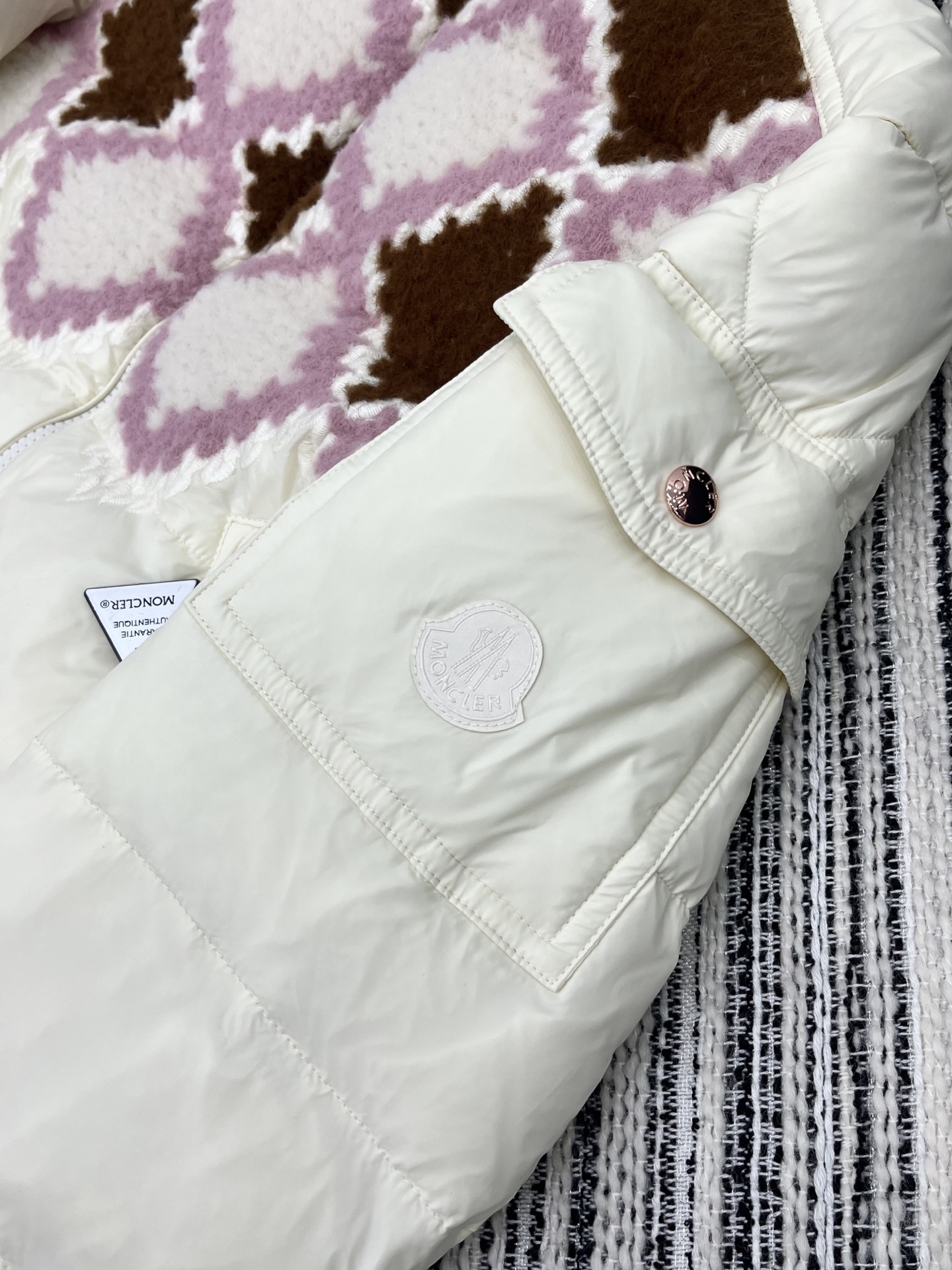 🛒𝐍𝐄𝐖 · 𝟐𝟎𝟐5/爆款现货【原版订制】Mon*｜25秋冬新品立领菱格粗花呢拼接羽绒服外套面包服设计