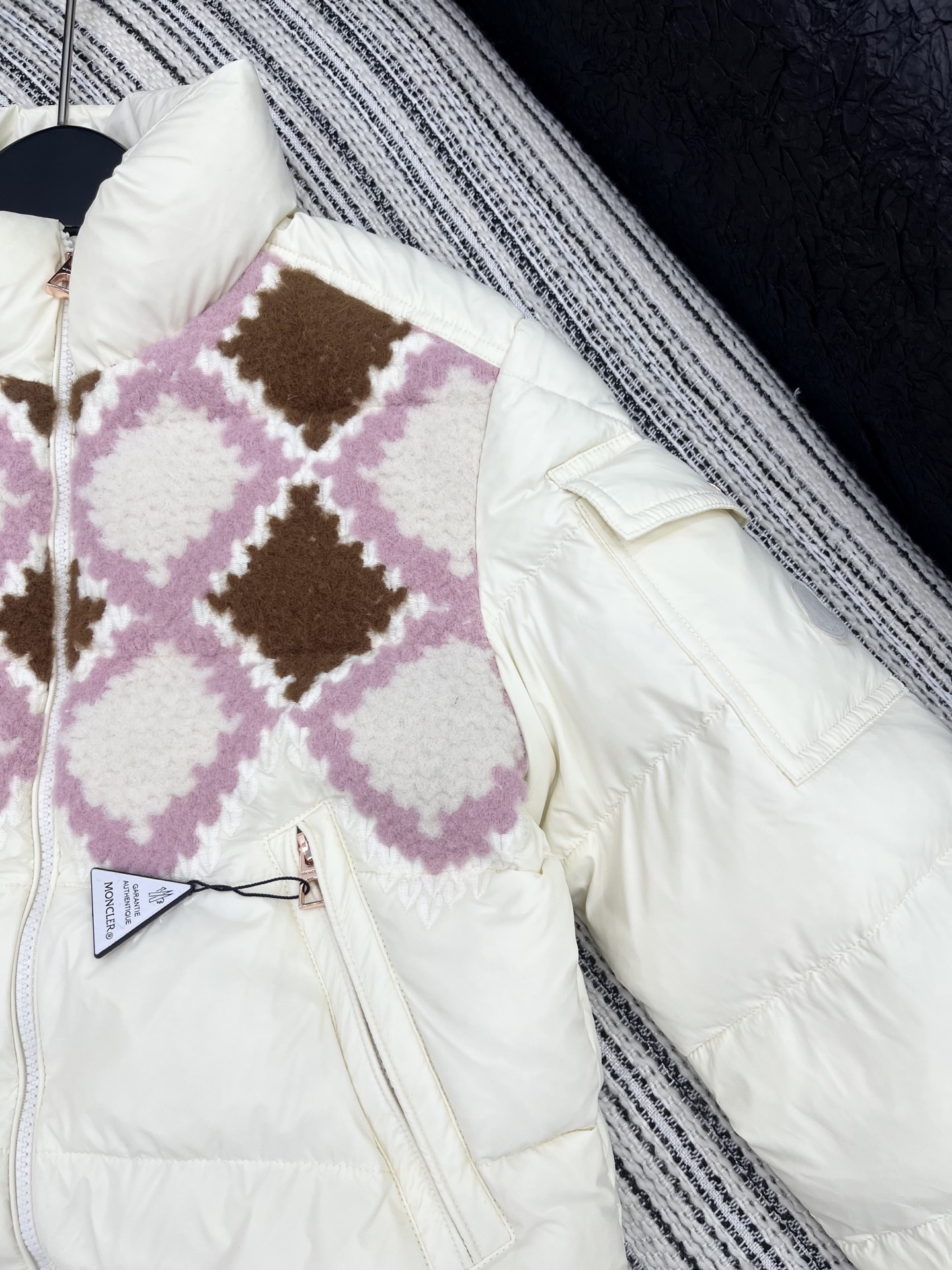 🛒𝐍𝐄𝐖 · 𝟐𝟎𝟐5/爆款现货【原版订制】Mon*｜25秋冬新品立领菱格粗花呢拼接羽绒服外套面包服设计