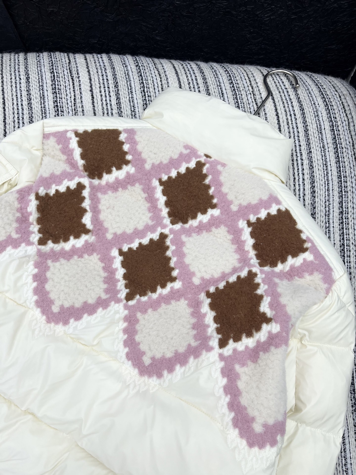 🛒𝐍𝐄𝐖 · 𝟐𝟎𝟐5/爆款现货【原版订制】Mon*｜25秋冬新品立领菱格粗花呢拼接羽绒服外套面包服设计