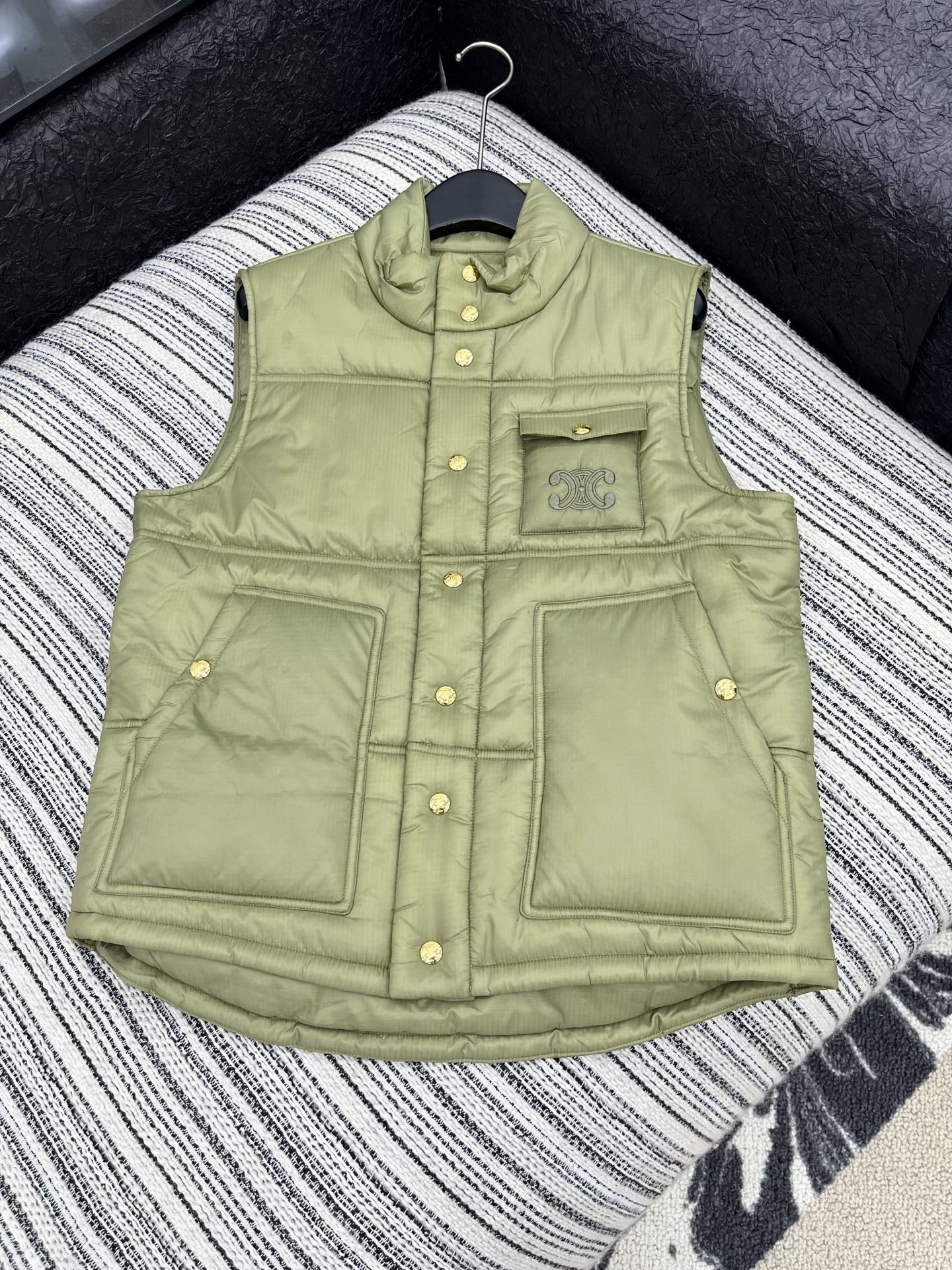 🛒𝐍𝐄𝐖 · 𝟐𝟎𝟐5/爆款现货【原版定制】Celin*｜25秋冬立领羽绒马甲外套代购爆款本季超好看的一