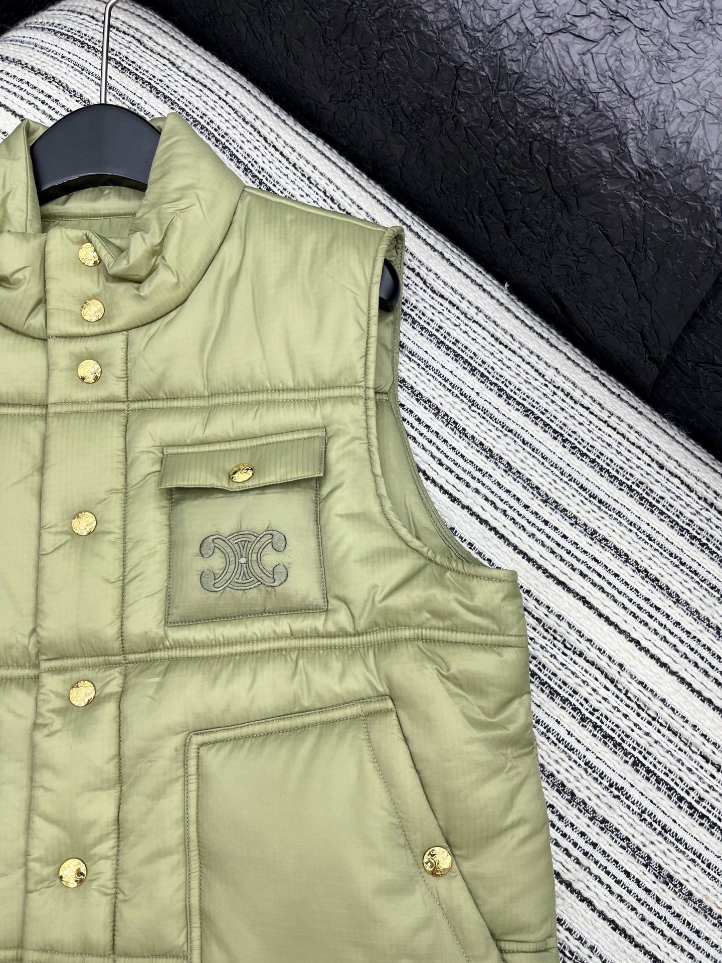 🛒𝐍𝐄𝐖 · 𝟐𝟎𝟐5/爆款现货【原版定制】Celin*｜25秋冬立领羽绒马甲外套代购爆款本季超好看的一